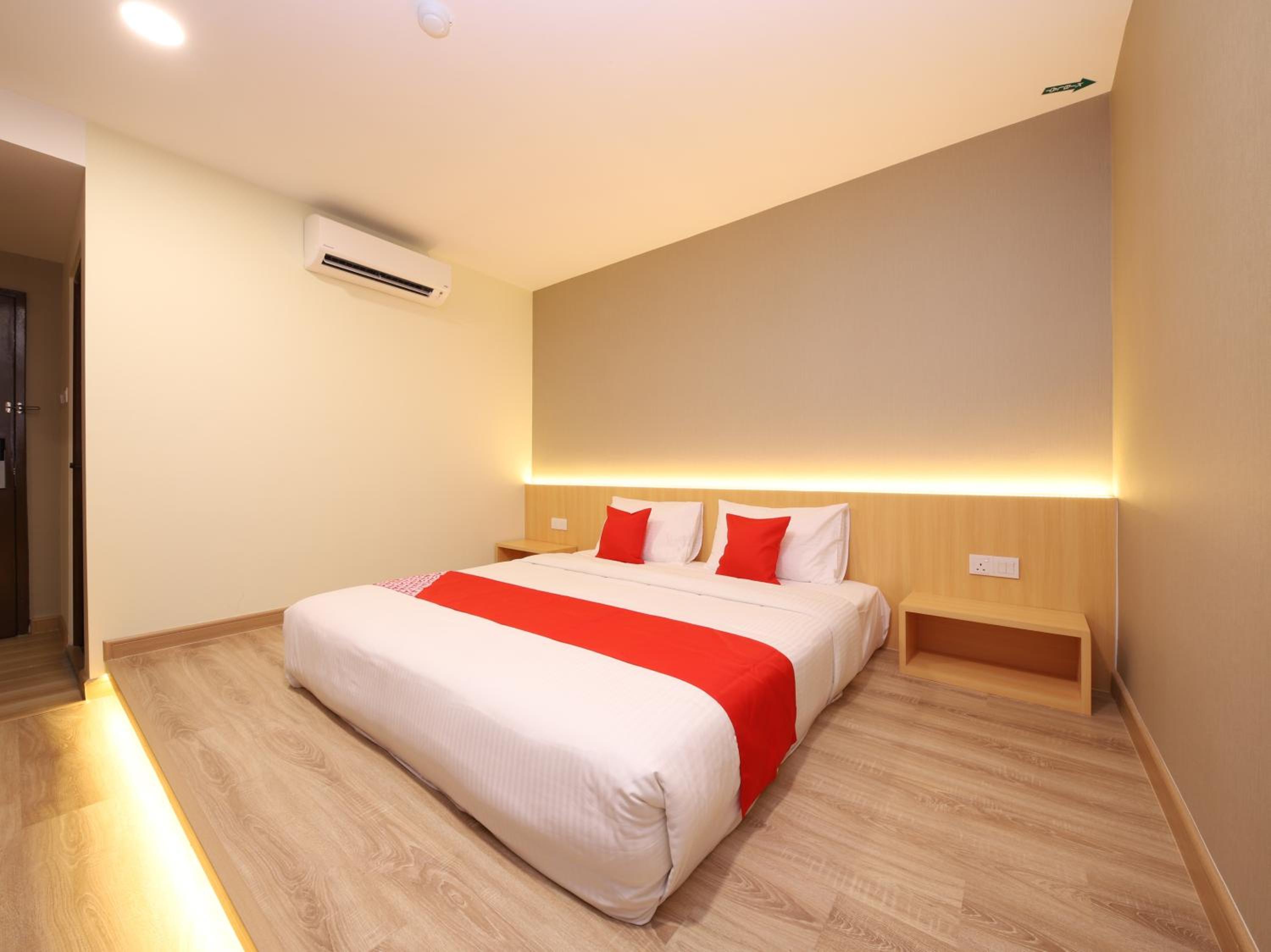 Deluxe King Room photo 1