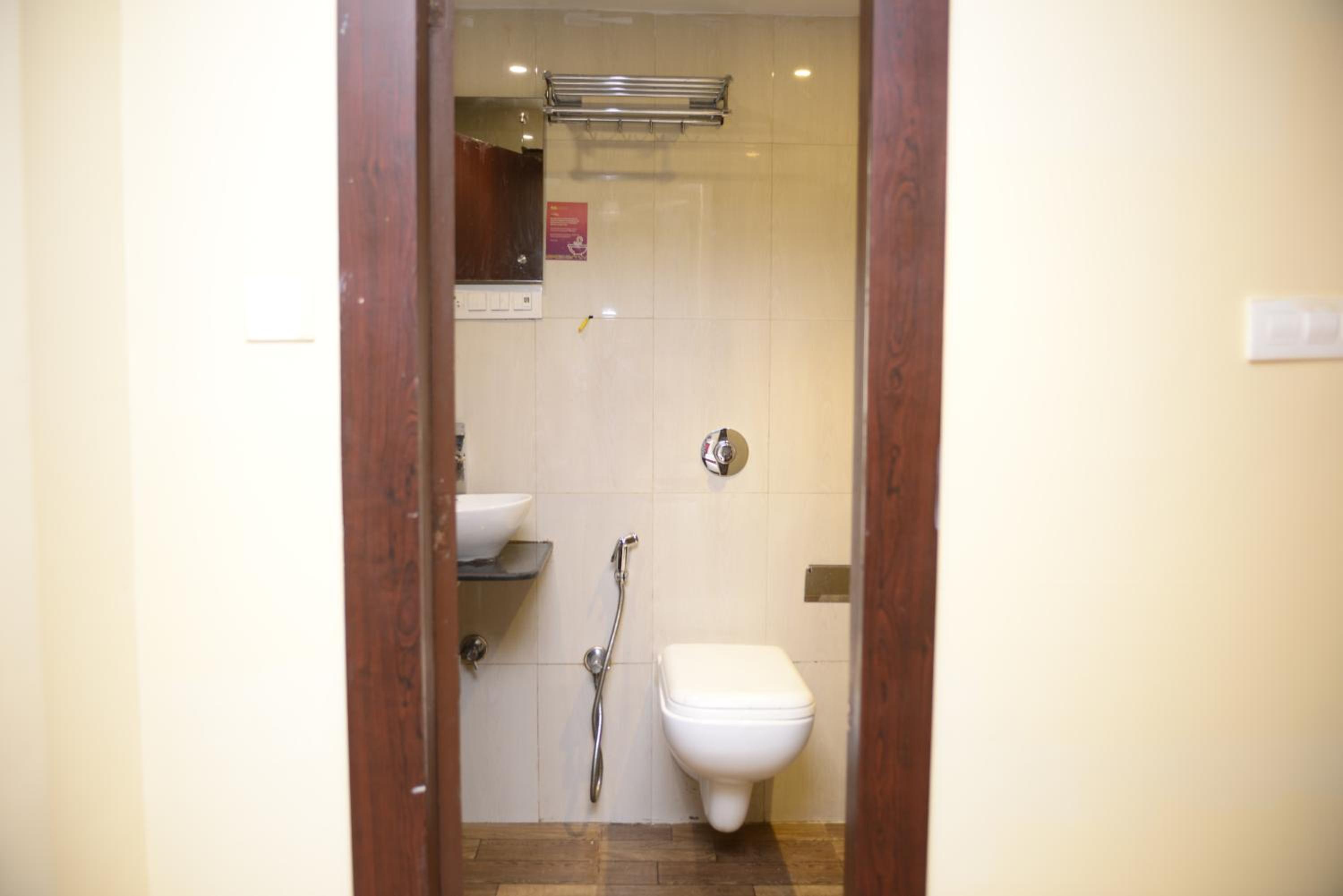 Deluxe Double Room - Photo 11