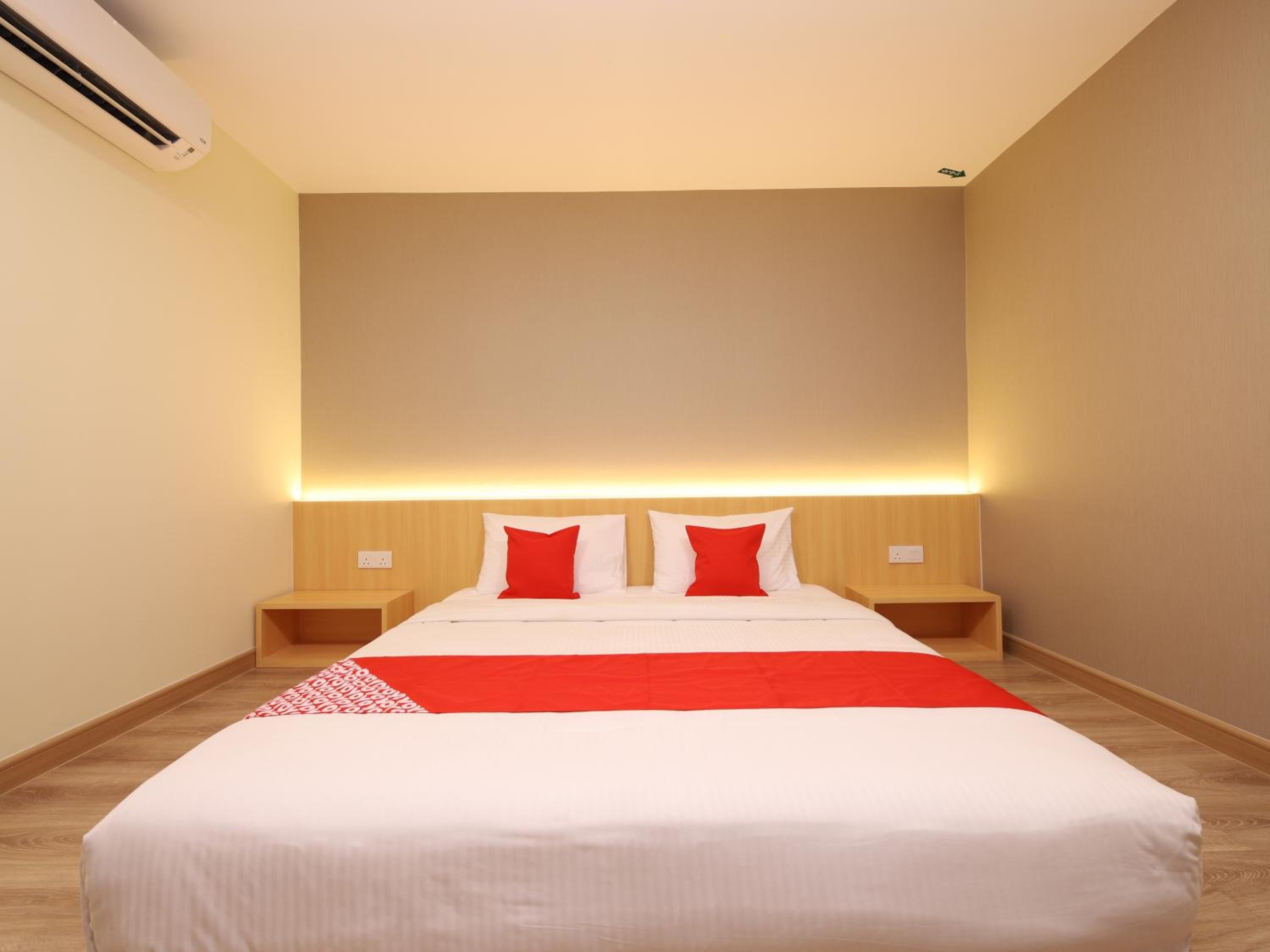 Deluxe King Room photo 2