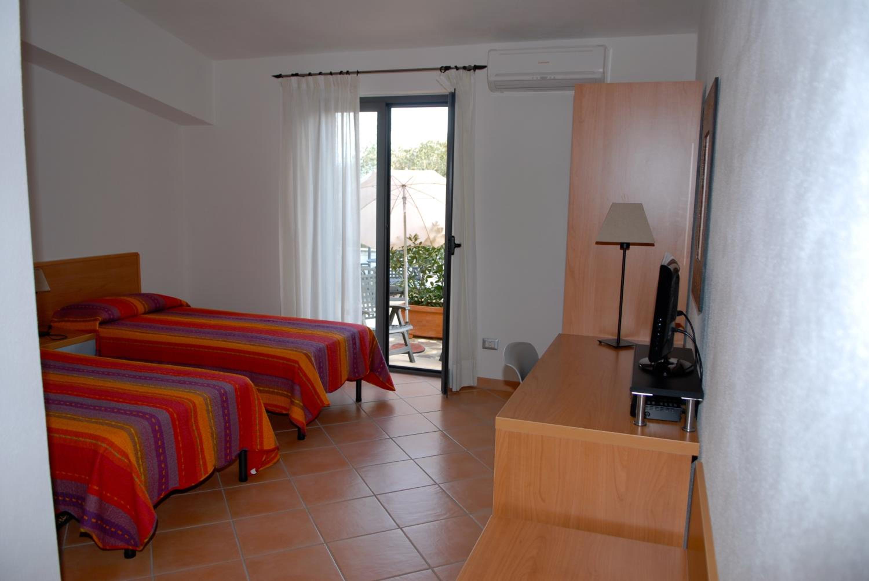 Standard Double or Twin Room with Garden View photo 3