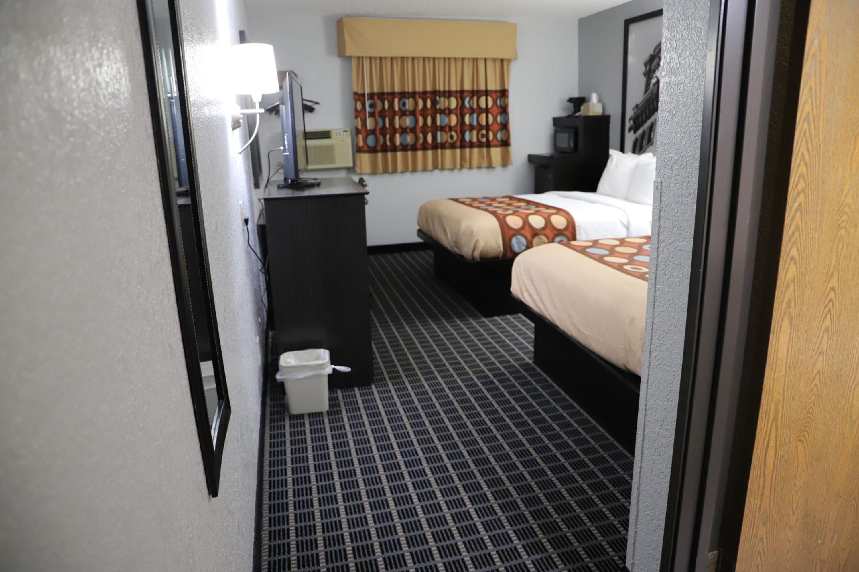 Double Room with Two Double Beds - Smoking - Photo 3