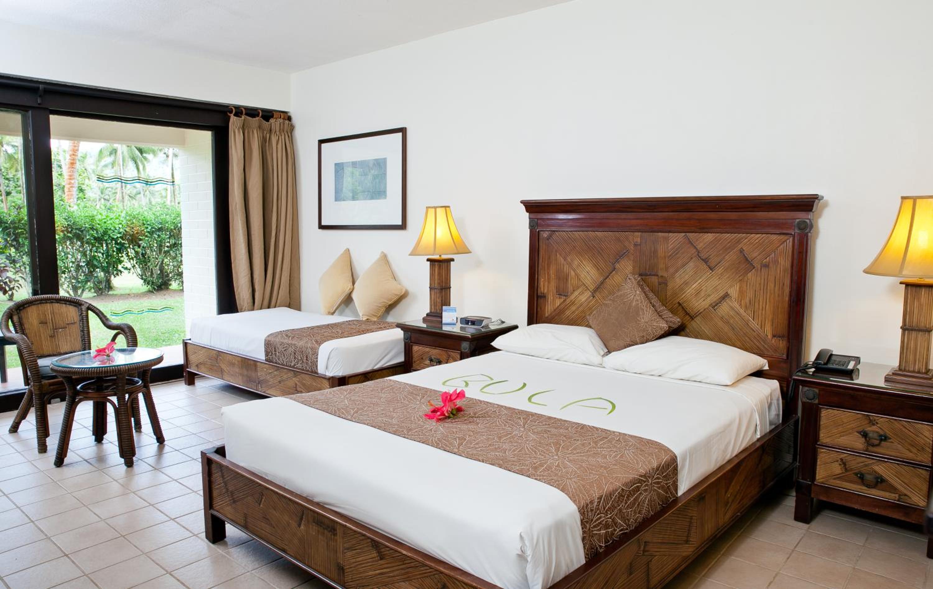 Standard Queen Room with Garden View