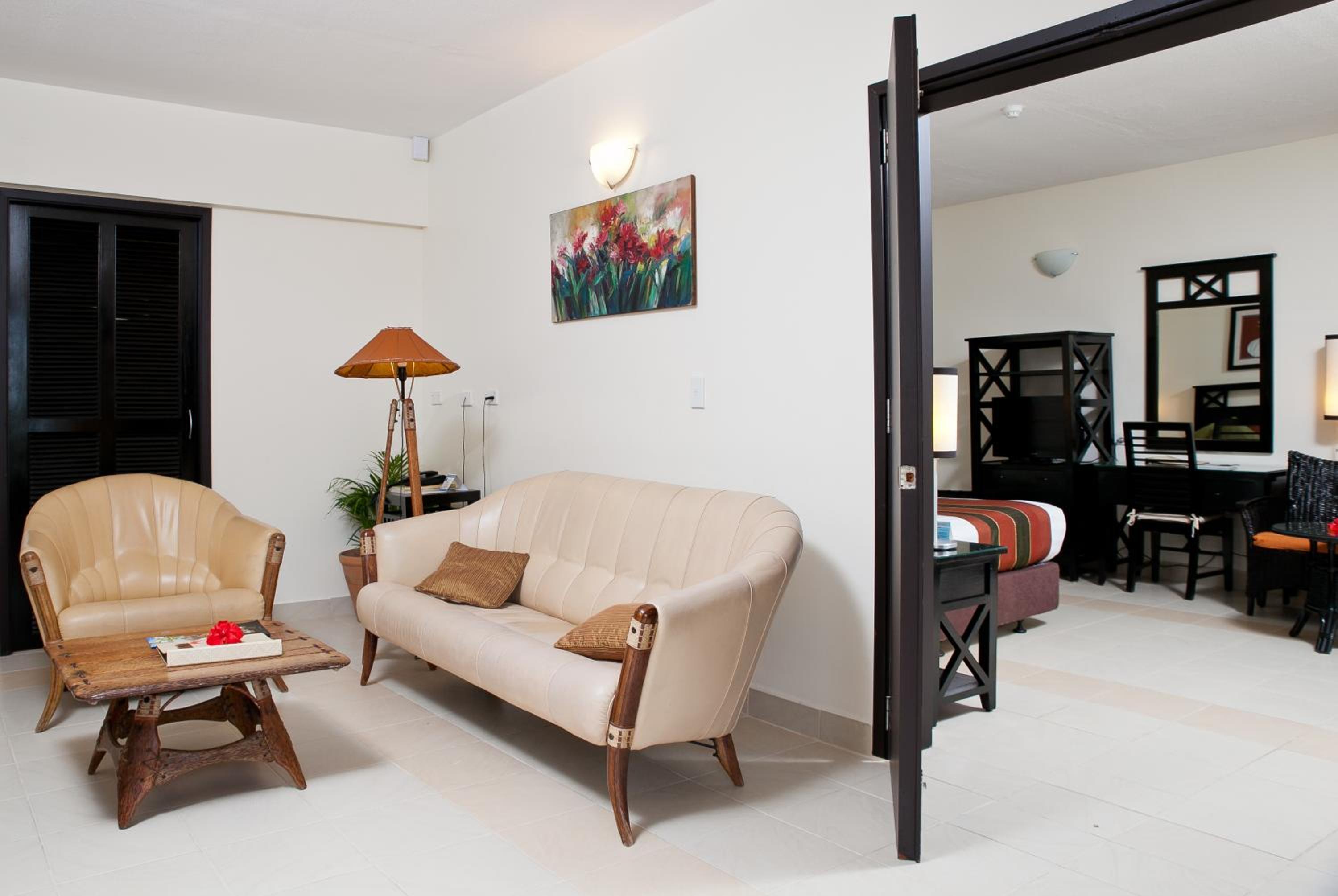 Deluxe King Suite with Ocean View photo 3