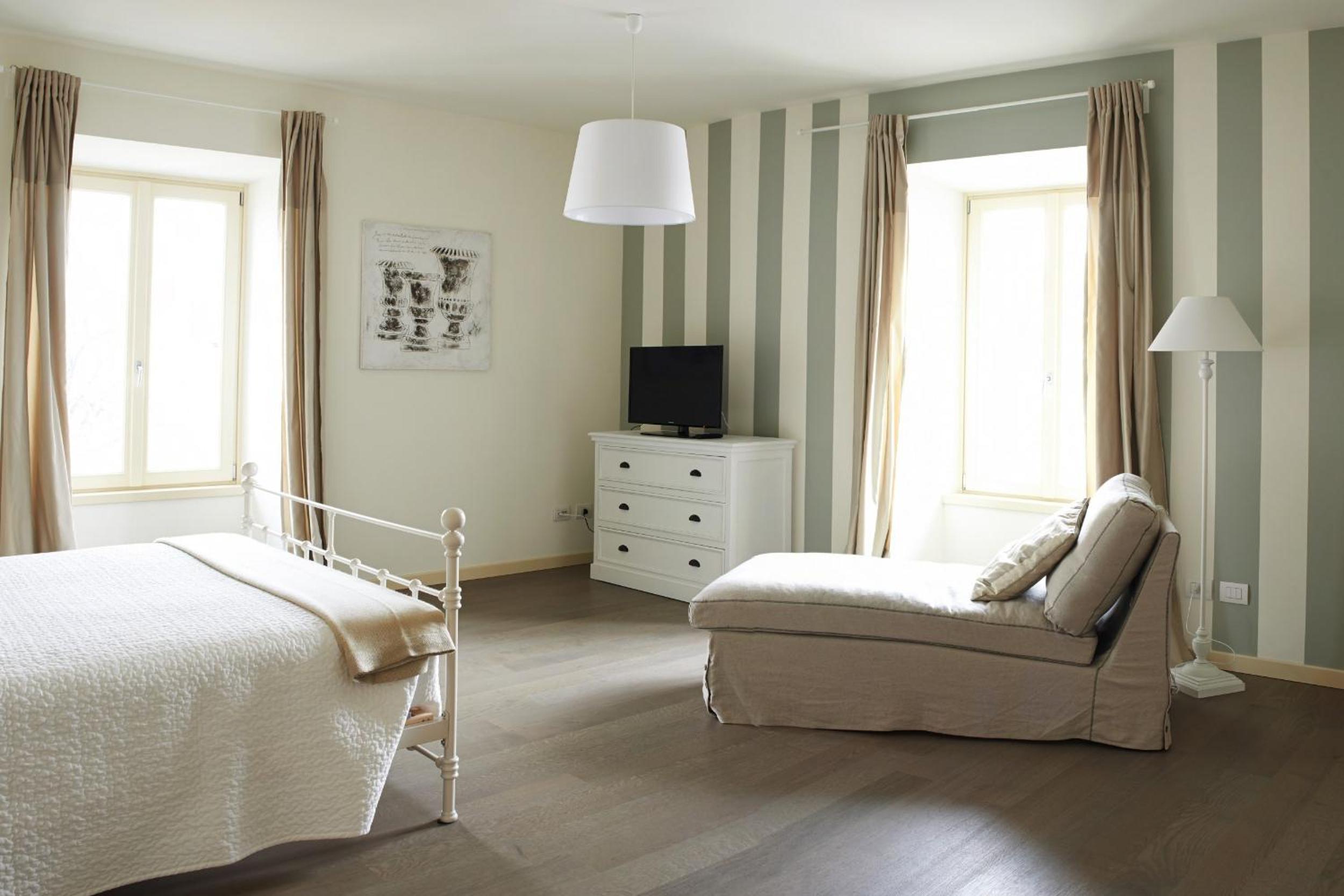 Two-Bedroom Apartment - Photo 29