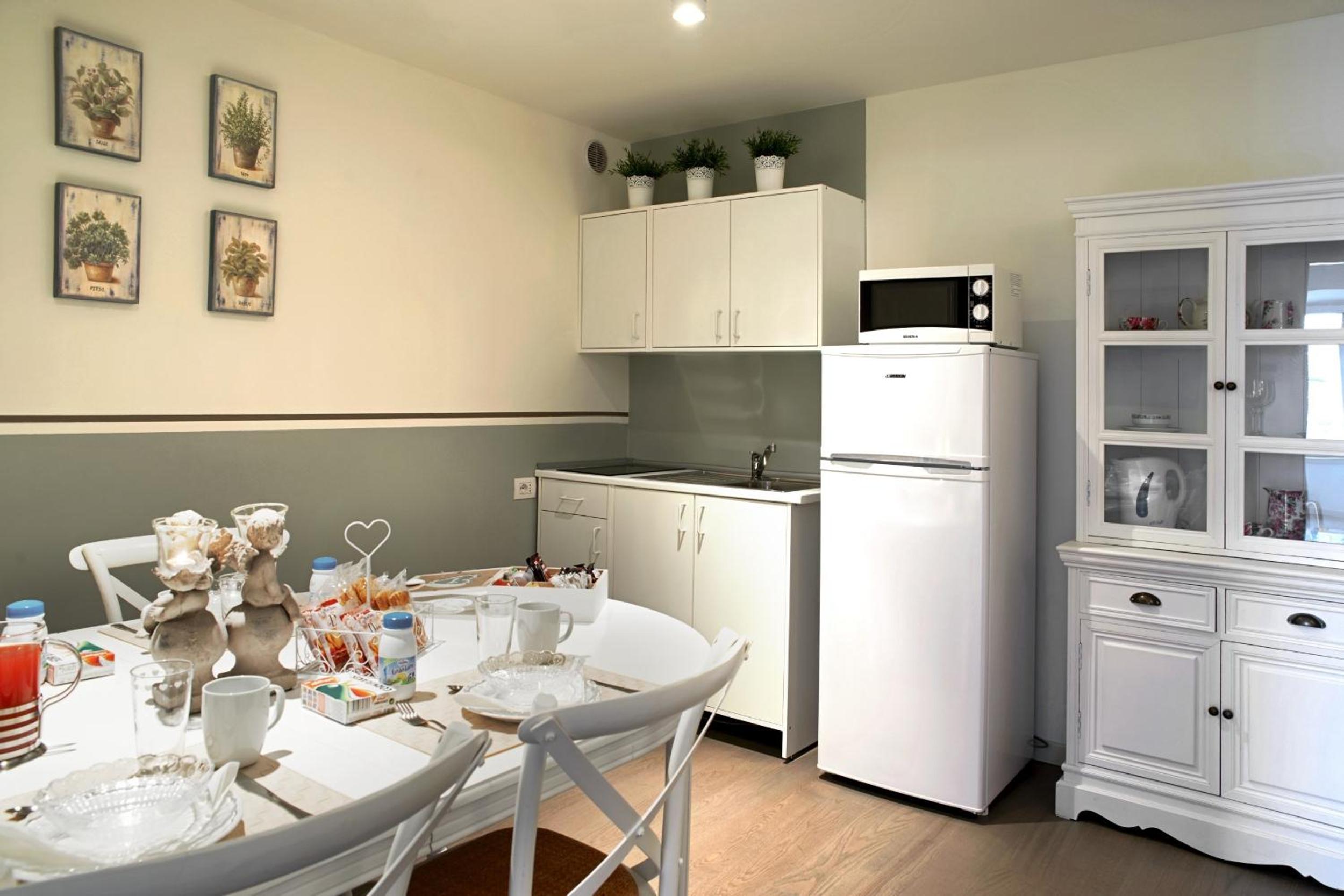 Two-Bedroom Apartment - Photo 2