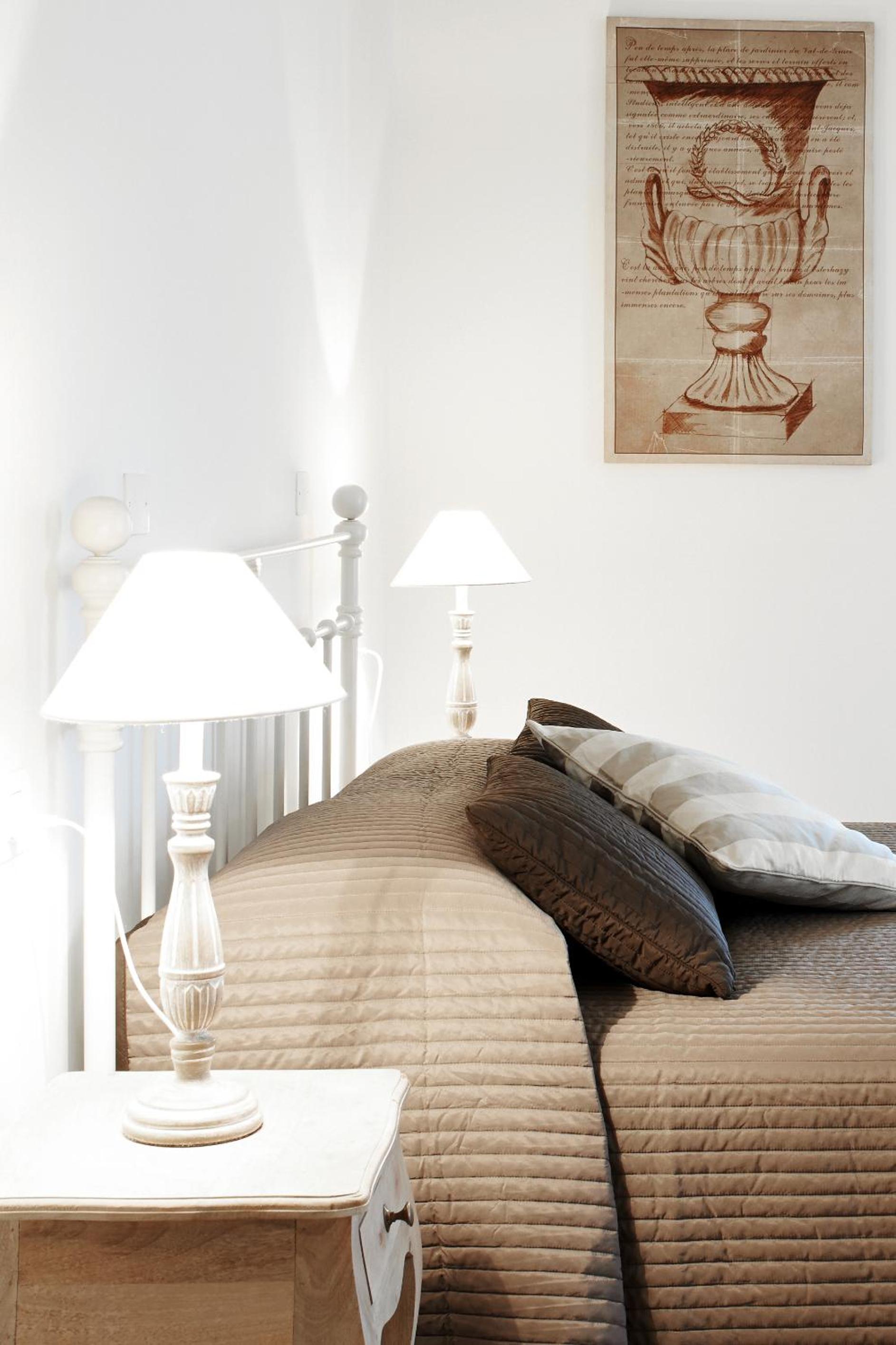 One-Bedroom Apartment - Photo 3