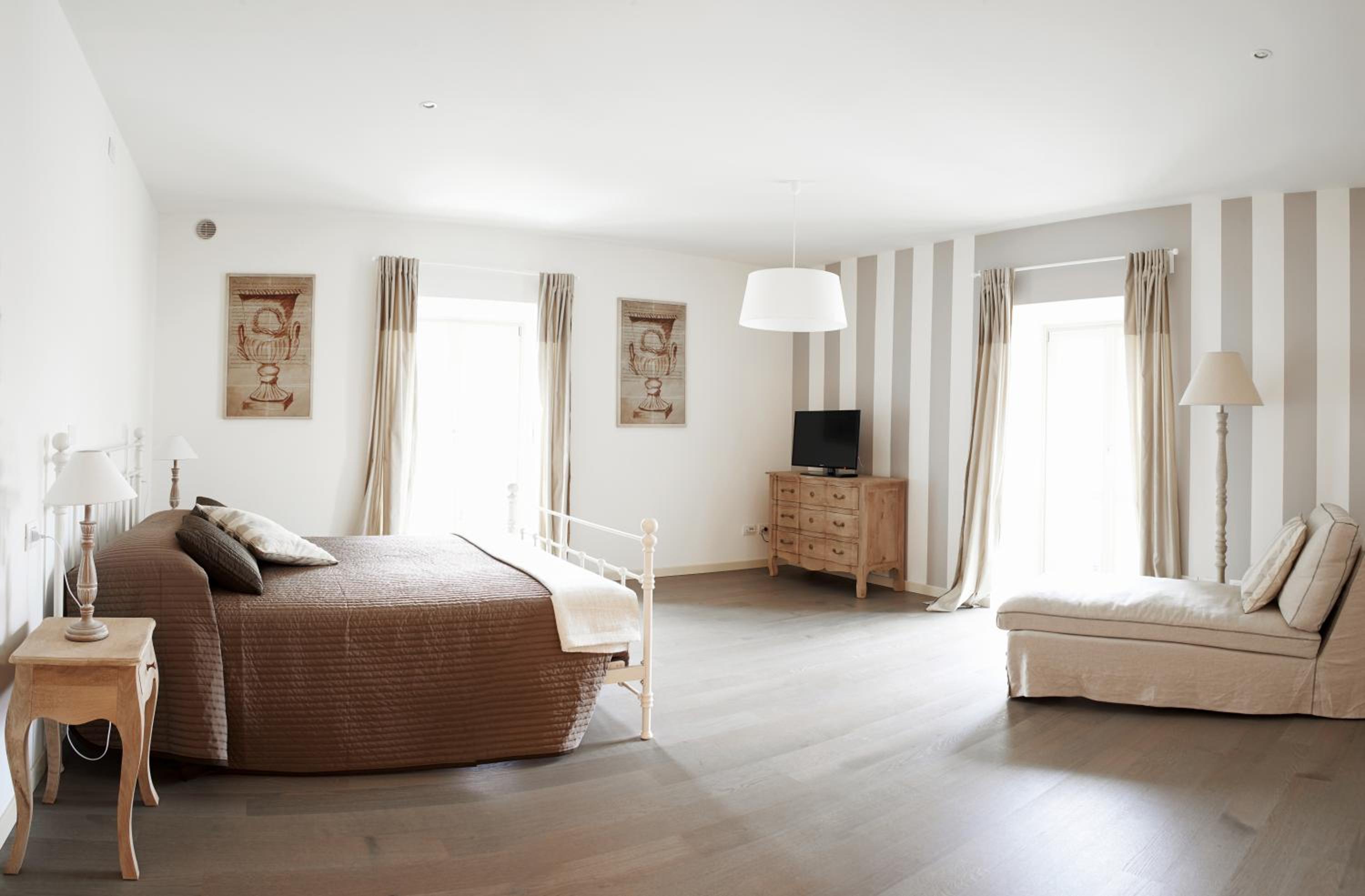 Two-Bedroom Apartment - Photo 32