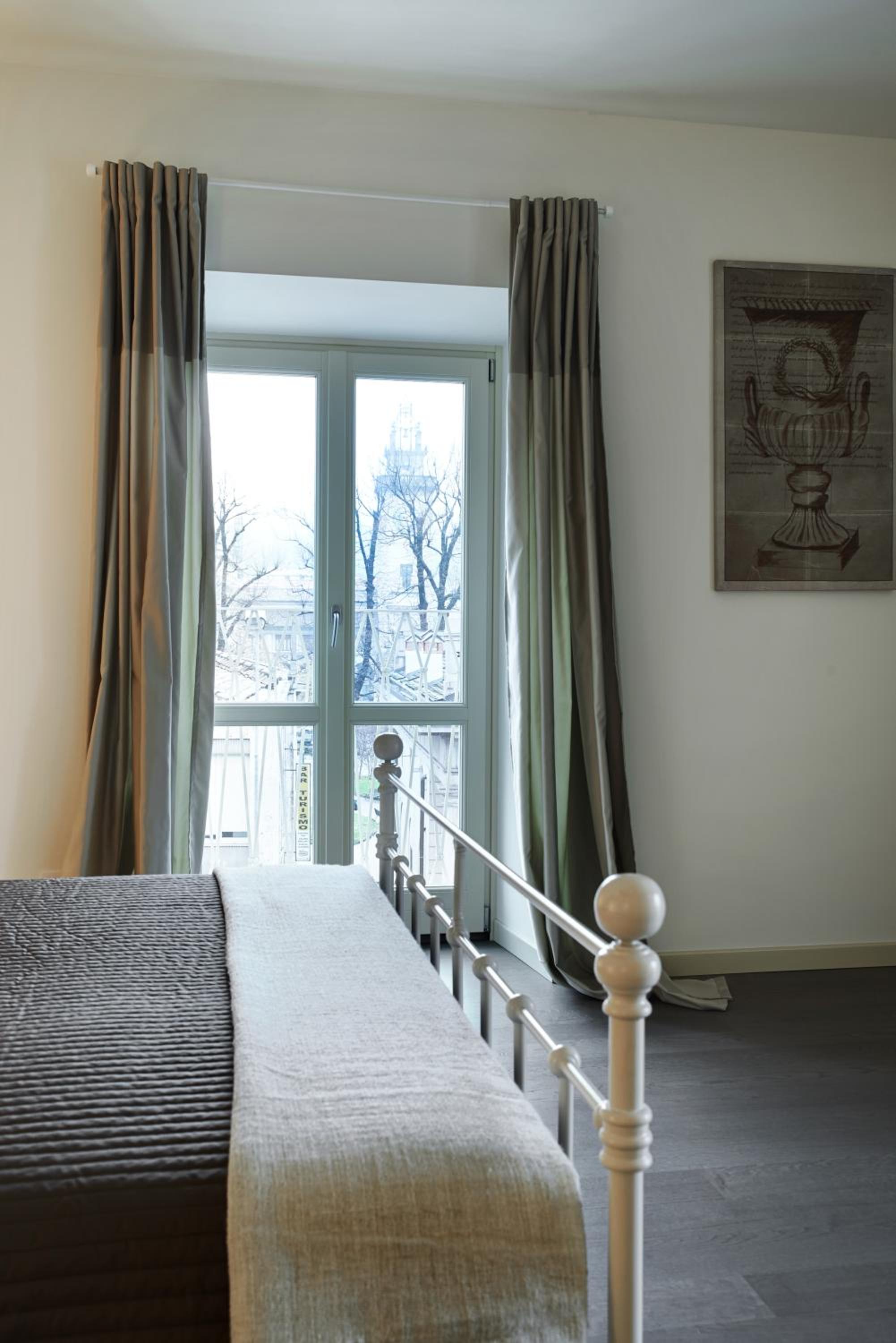 One-Bedroom Apartment - Photo 4