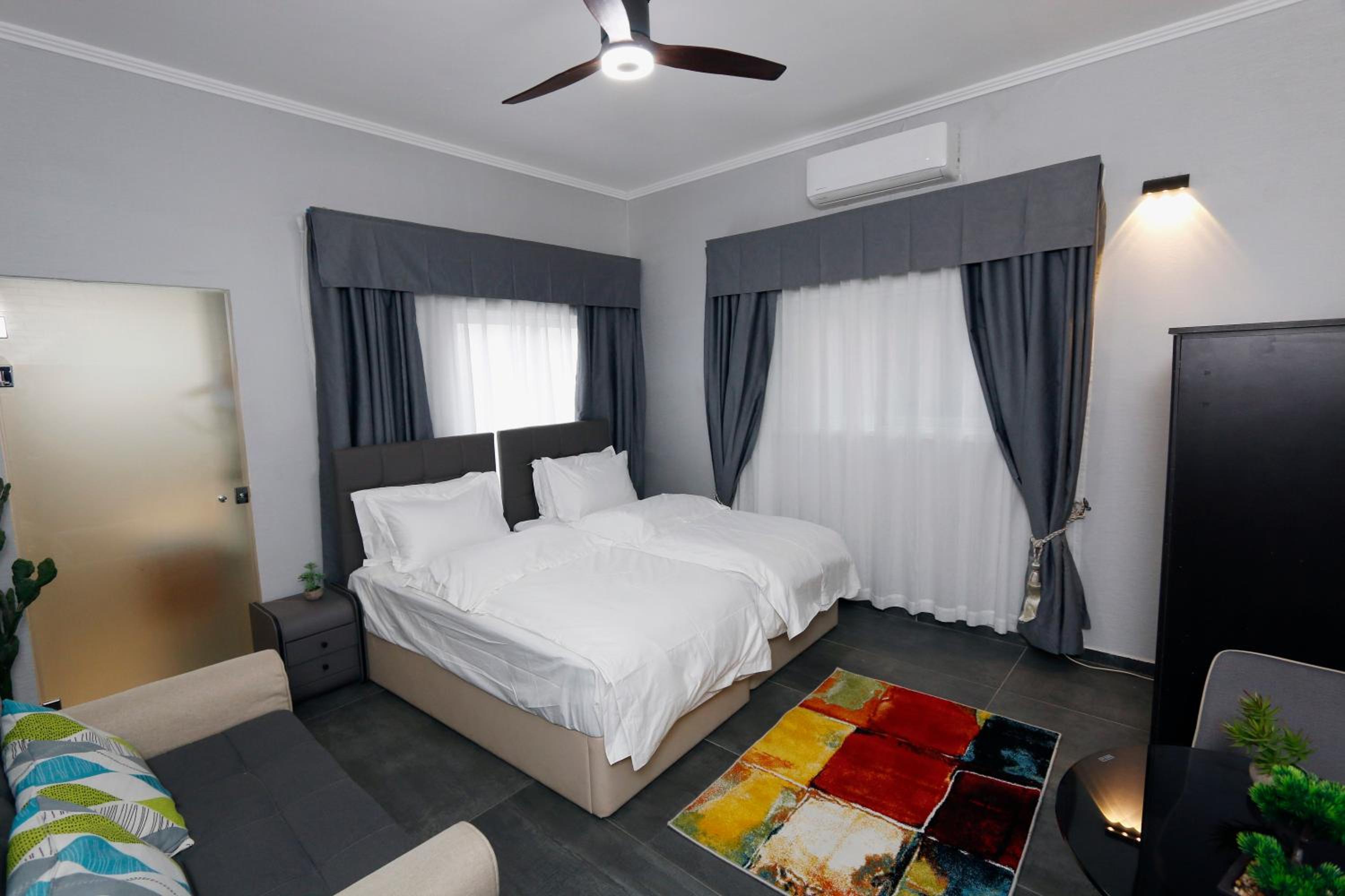 Studio with Twin Beds