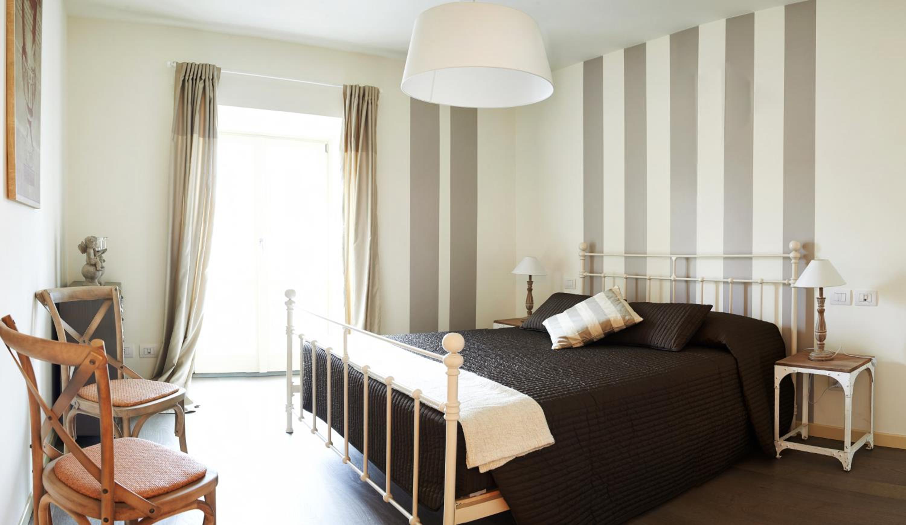 One-Bedroom Apartment - Photo 32