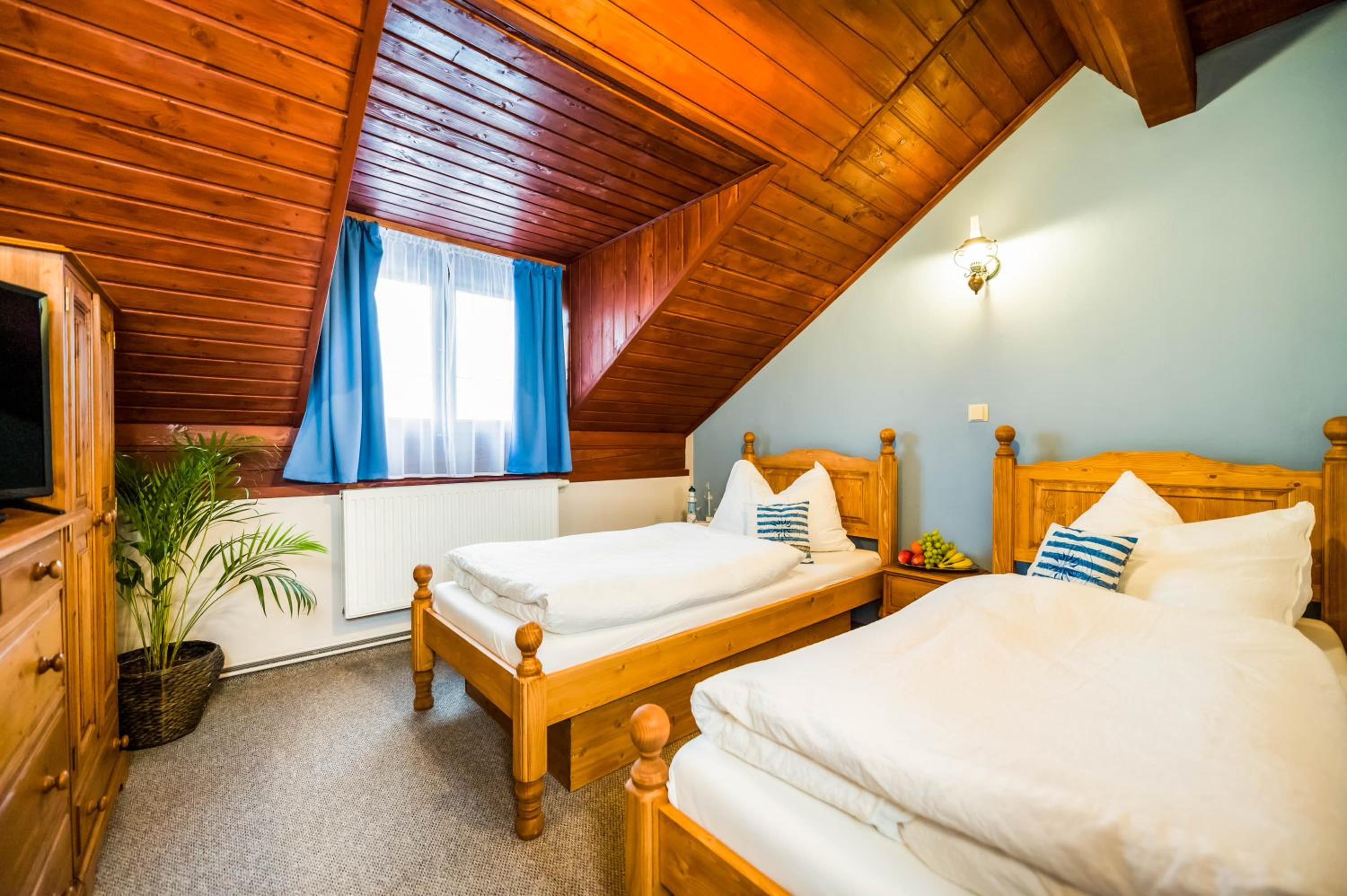 Twin Room with Bathroom