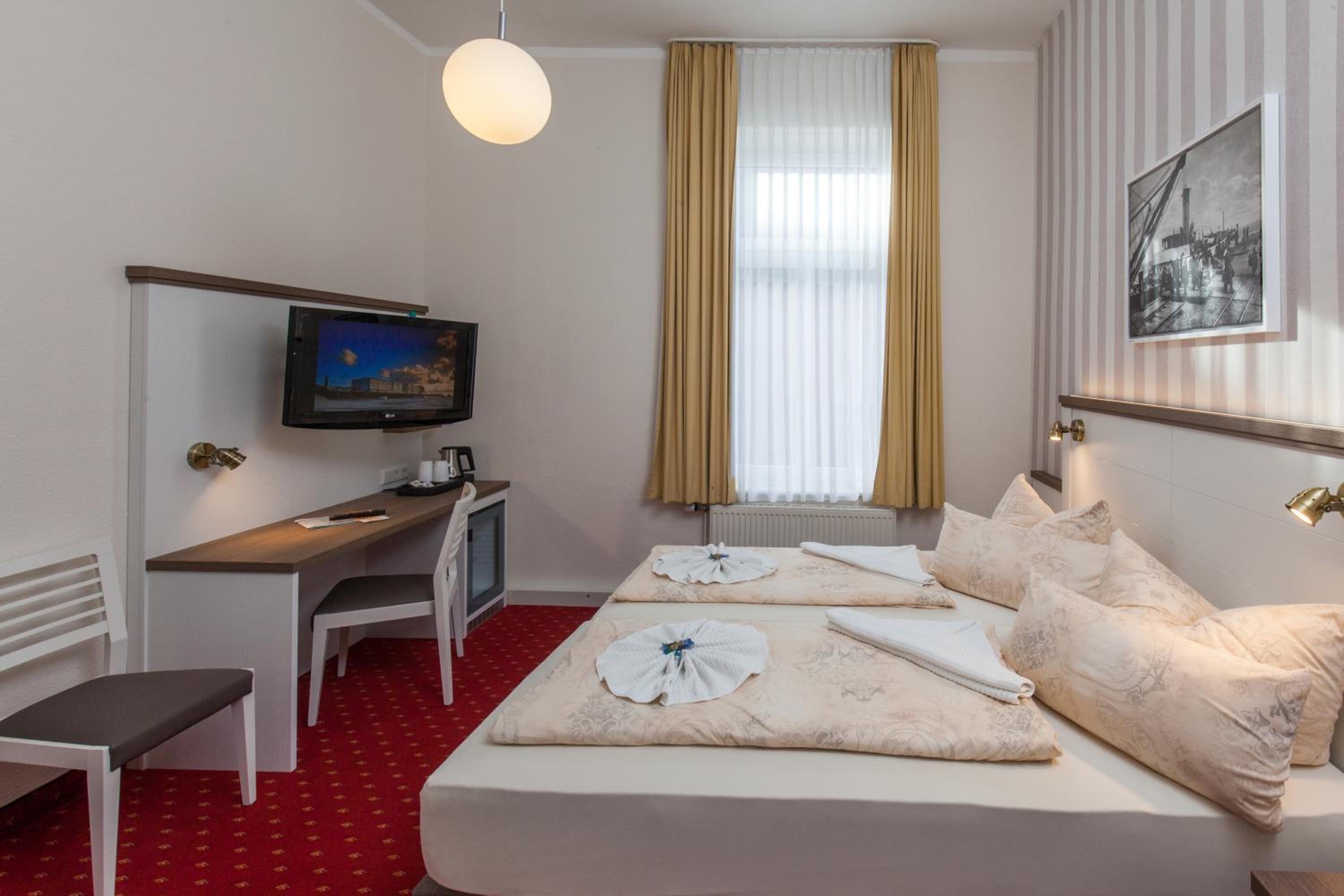 Standard Double Room - Photo 4