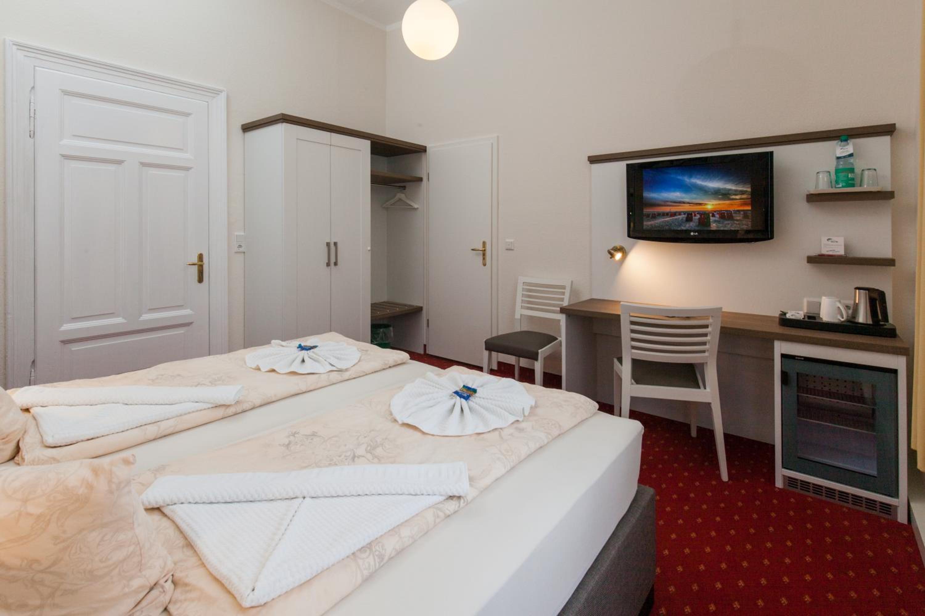 Standard Double Room - Photo 5