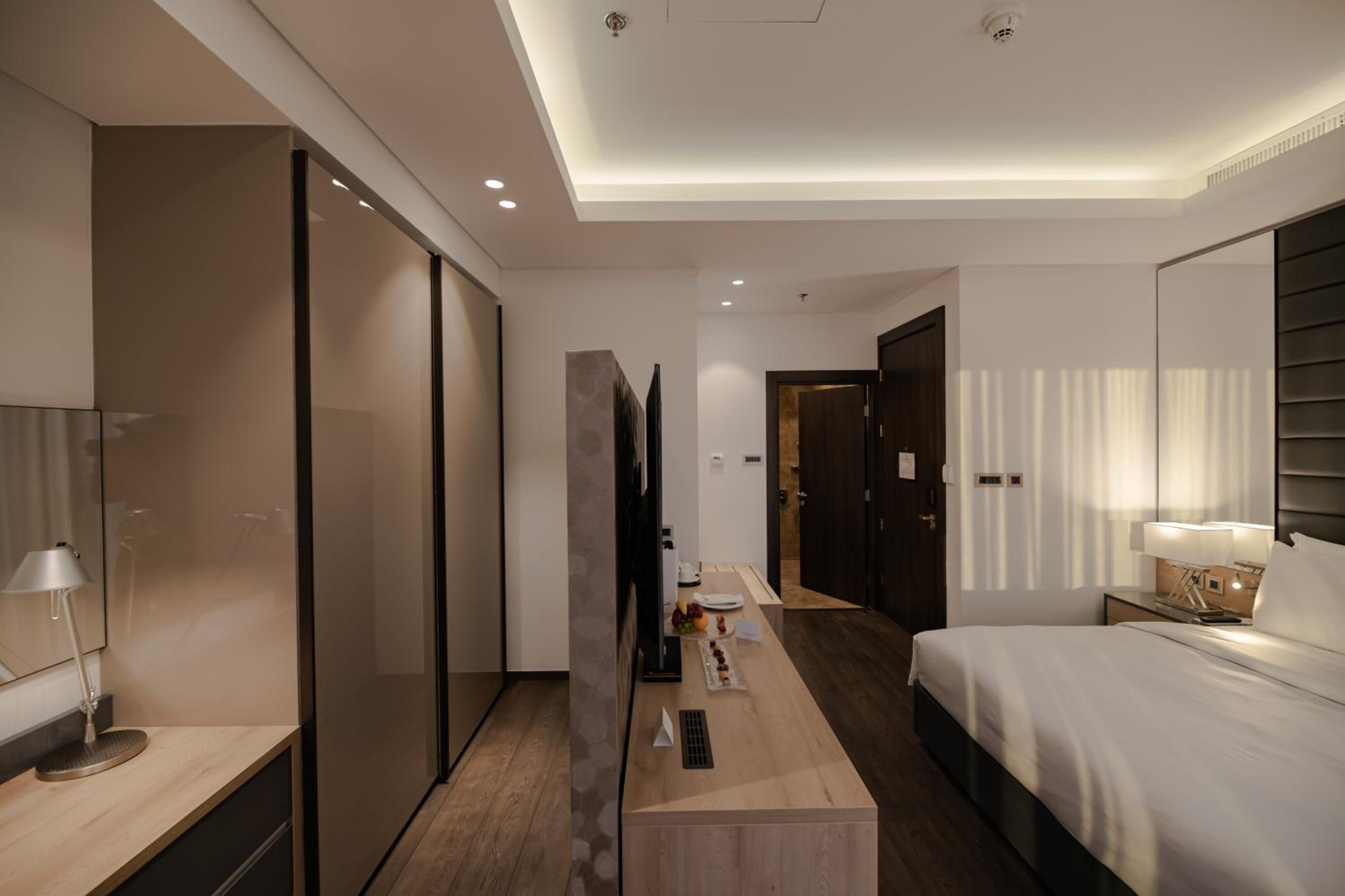 Superior King Room - Photo 5