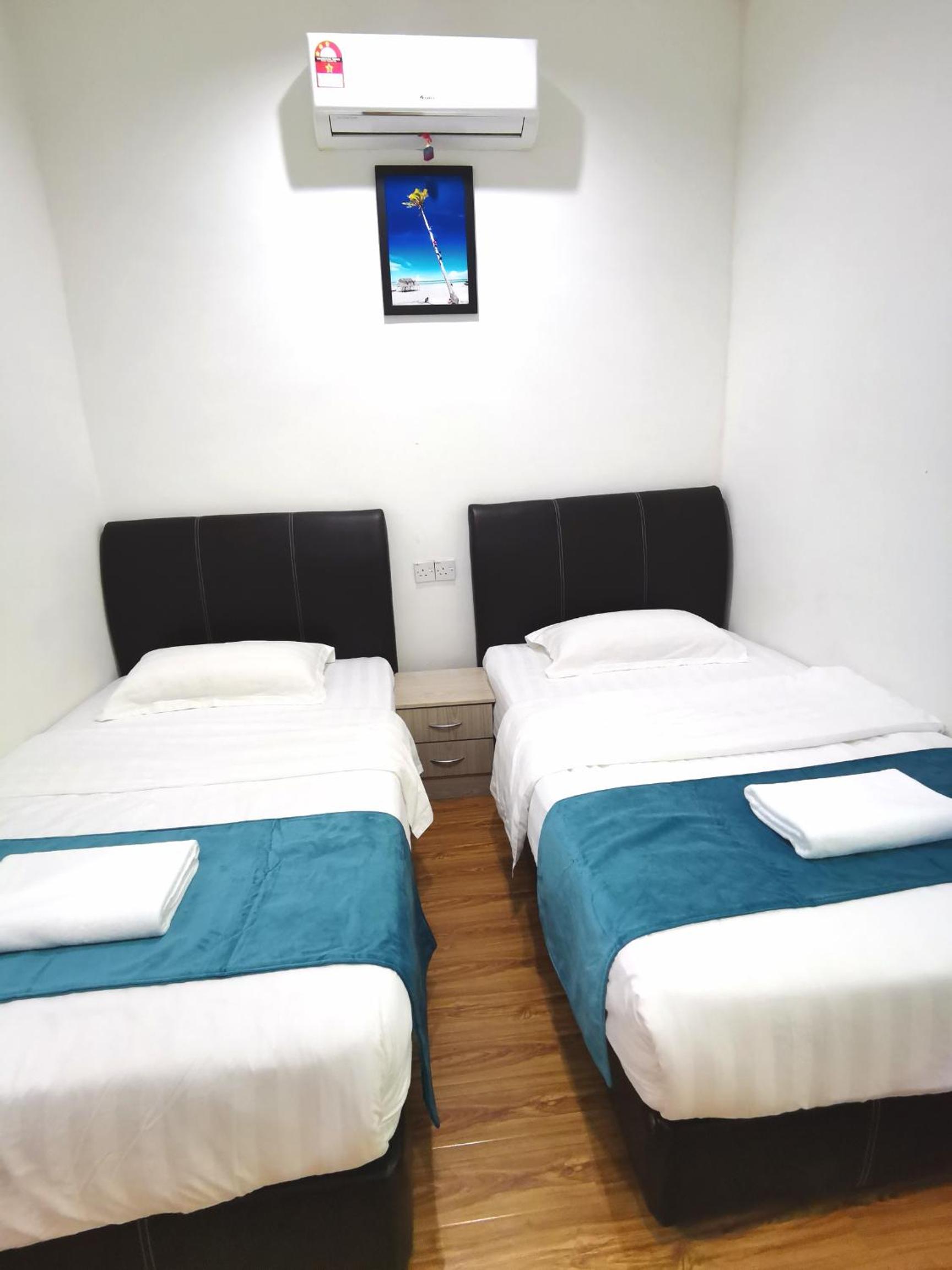 Twin Room With Private Bathroom - Photo 5