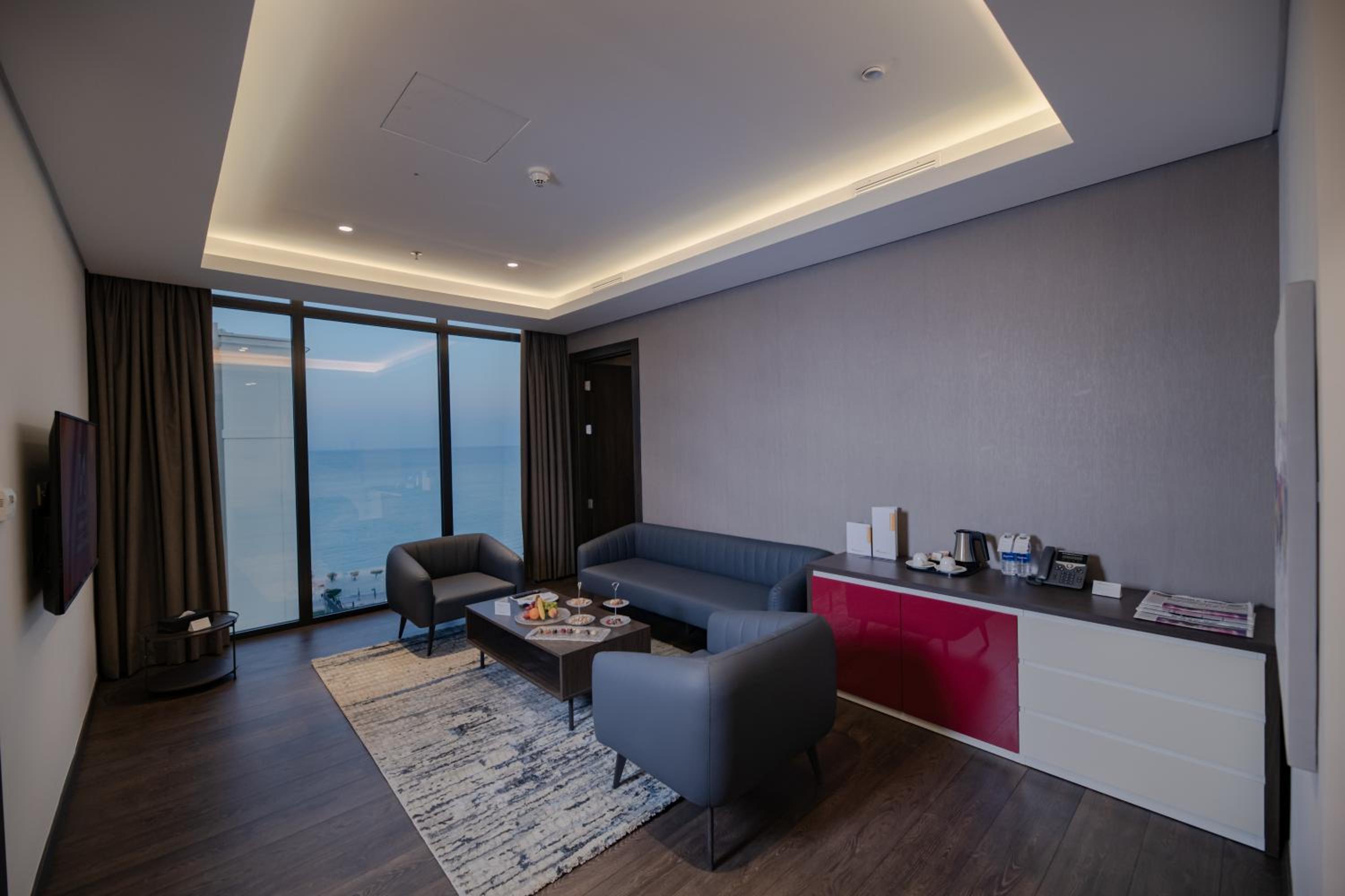 Two Bedroom Swiss-Super Suite  - Photo 7
