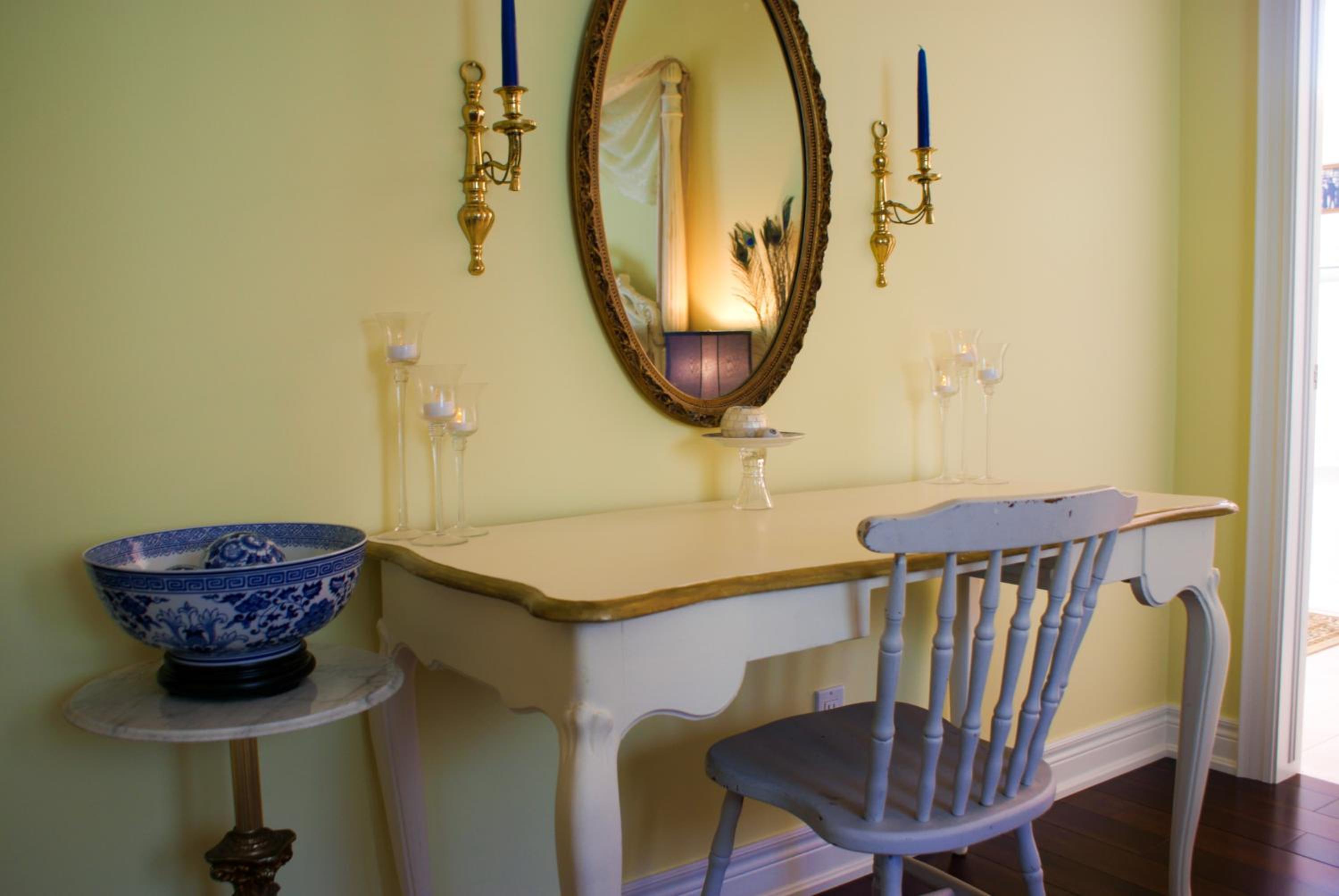 Queen Room photo 2