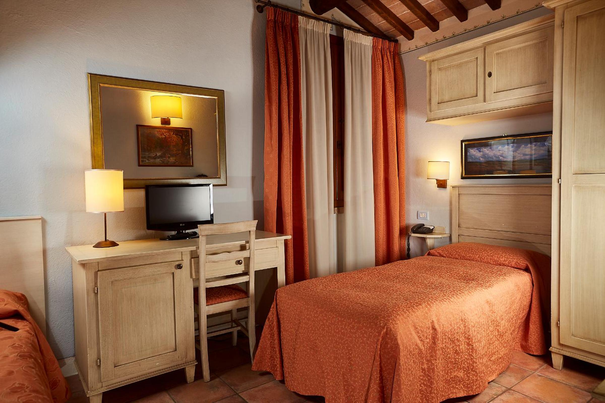 Double or Twin Room - Photo 2