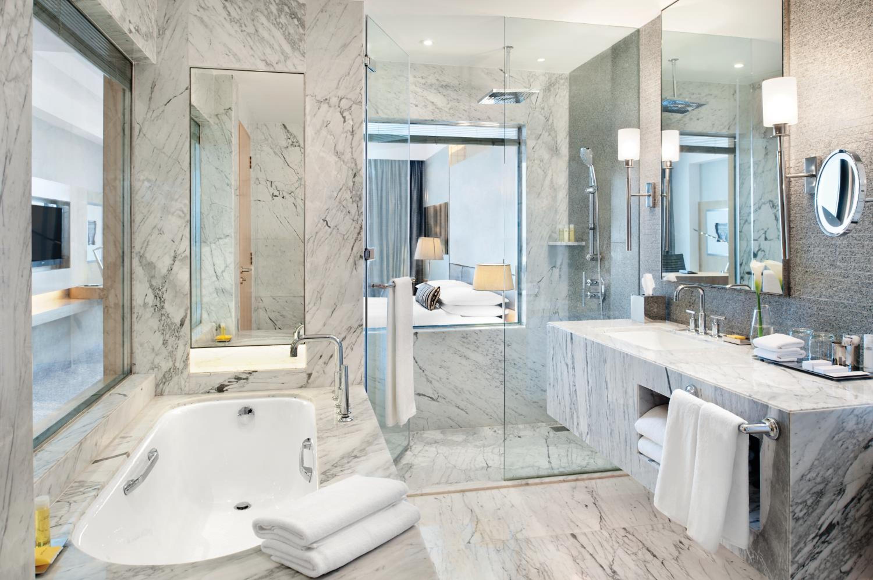 Higher Floor King / Twin Bed with Bath Tub, 1+1 on Alcoholic Drinks (Selective Menu) throughout the stay, 25% Discount on Food, Soft Beverages and Spa photo 2
