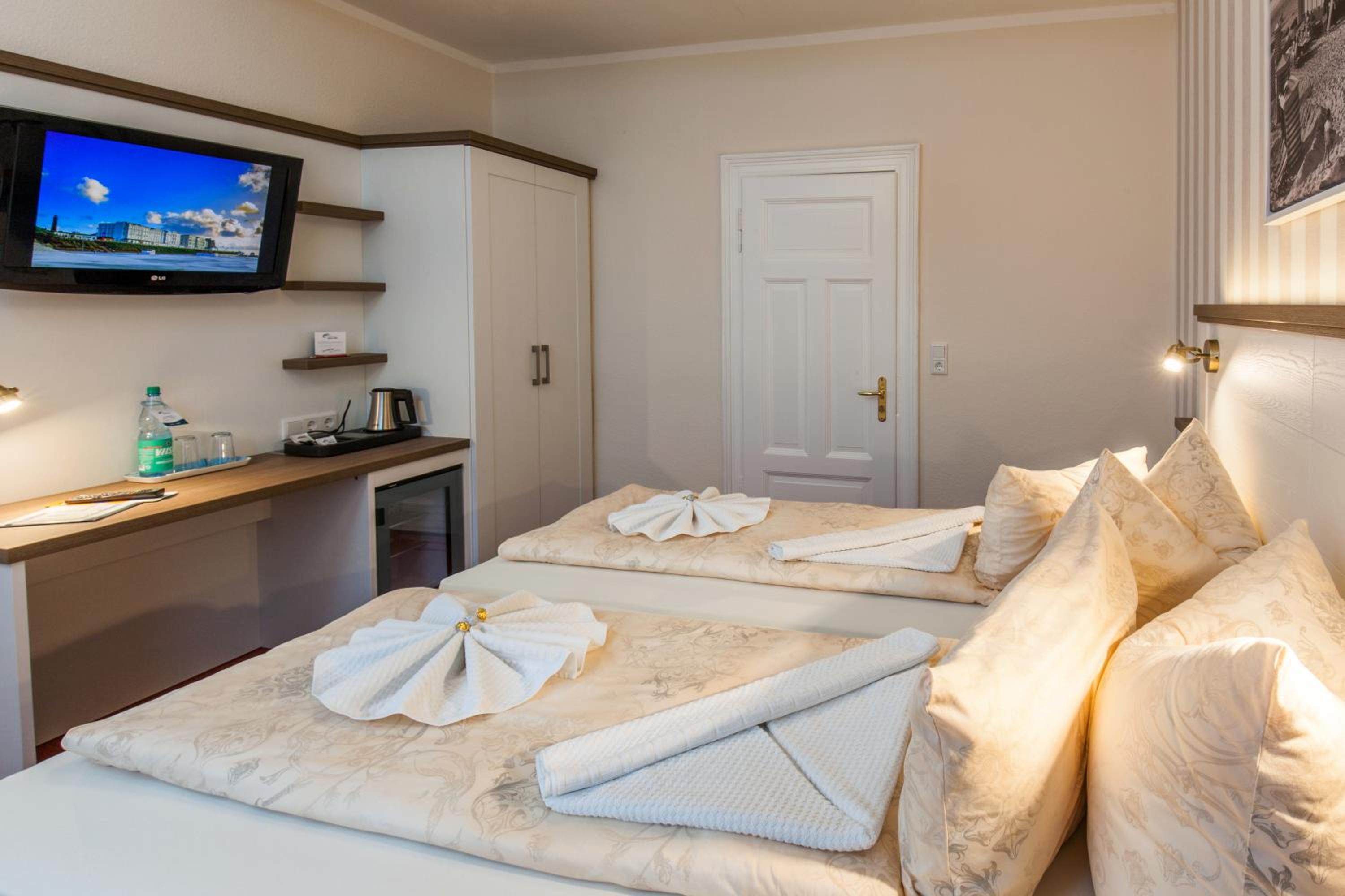 Standard Double Room - Photo 3