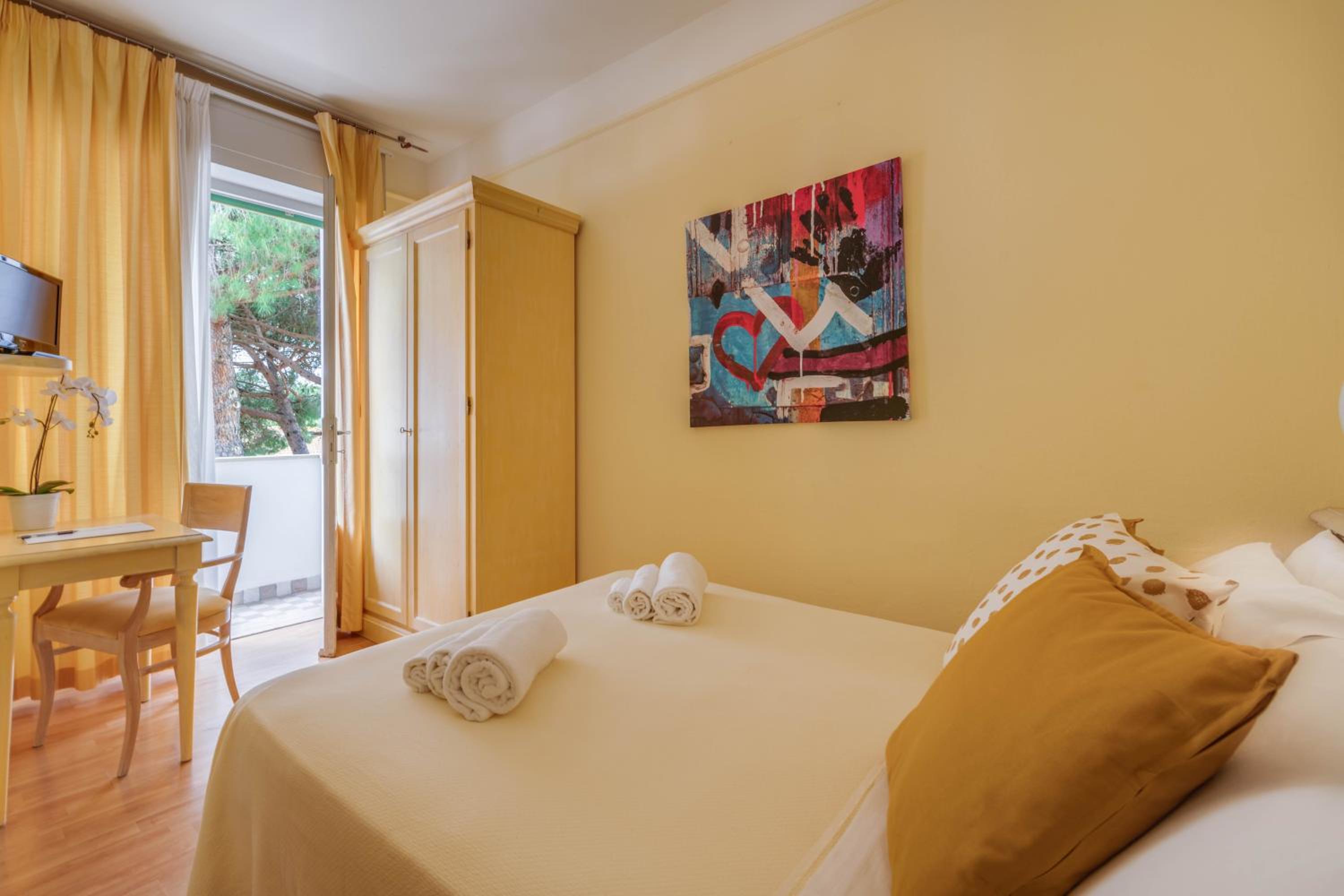 Economy Double Room photo 3