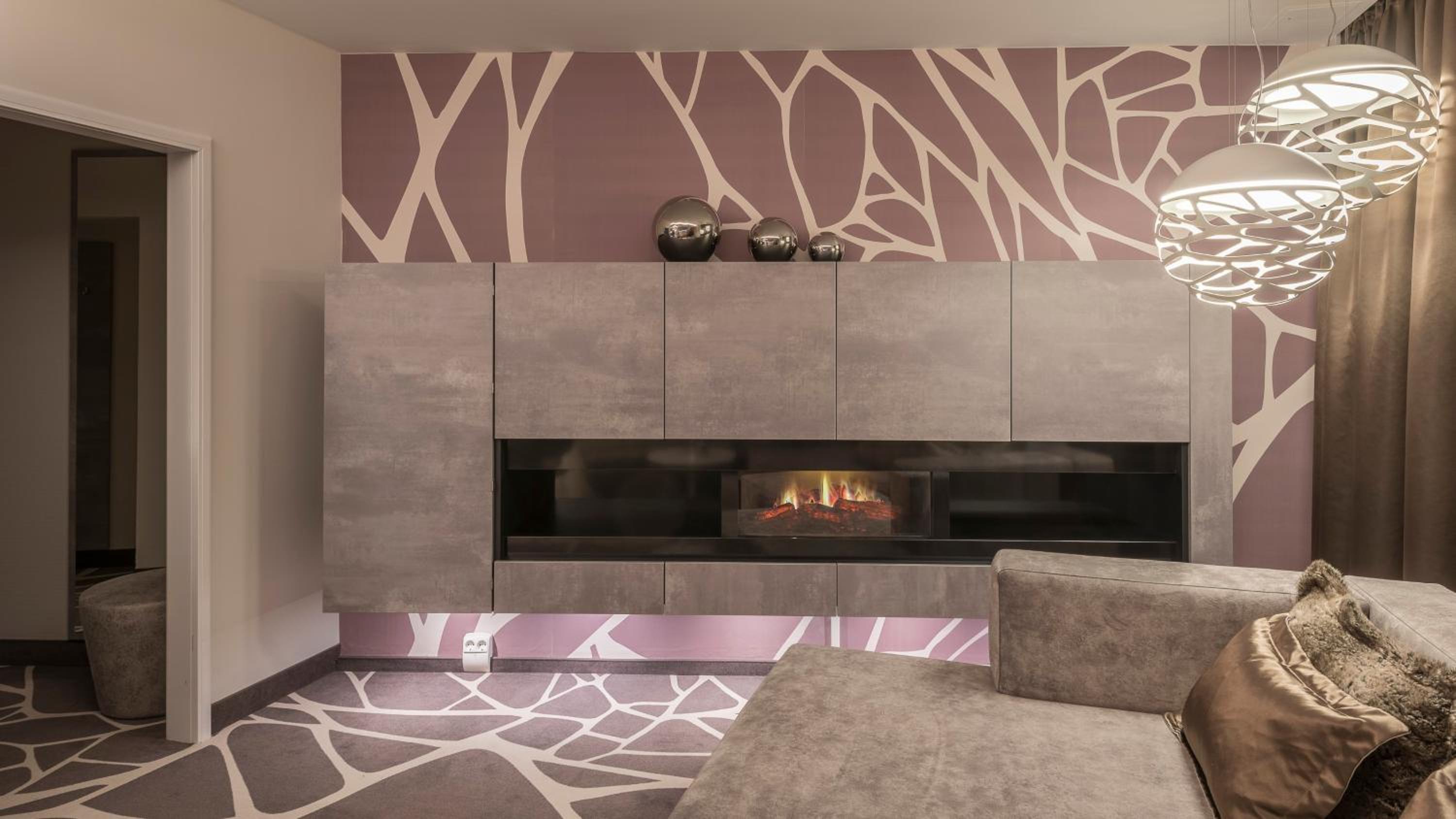 Premium King Room - Photo 5