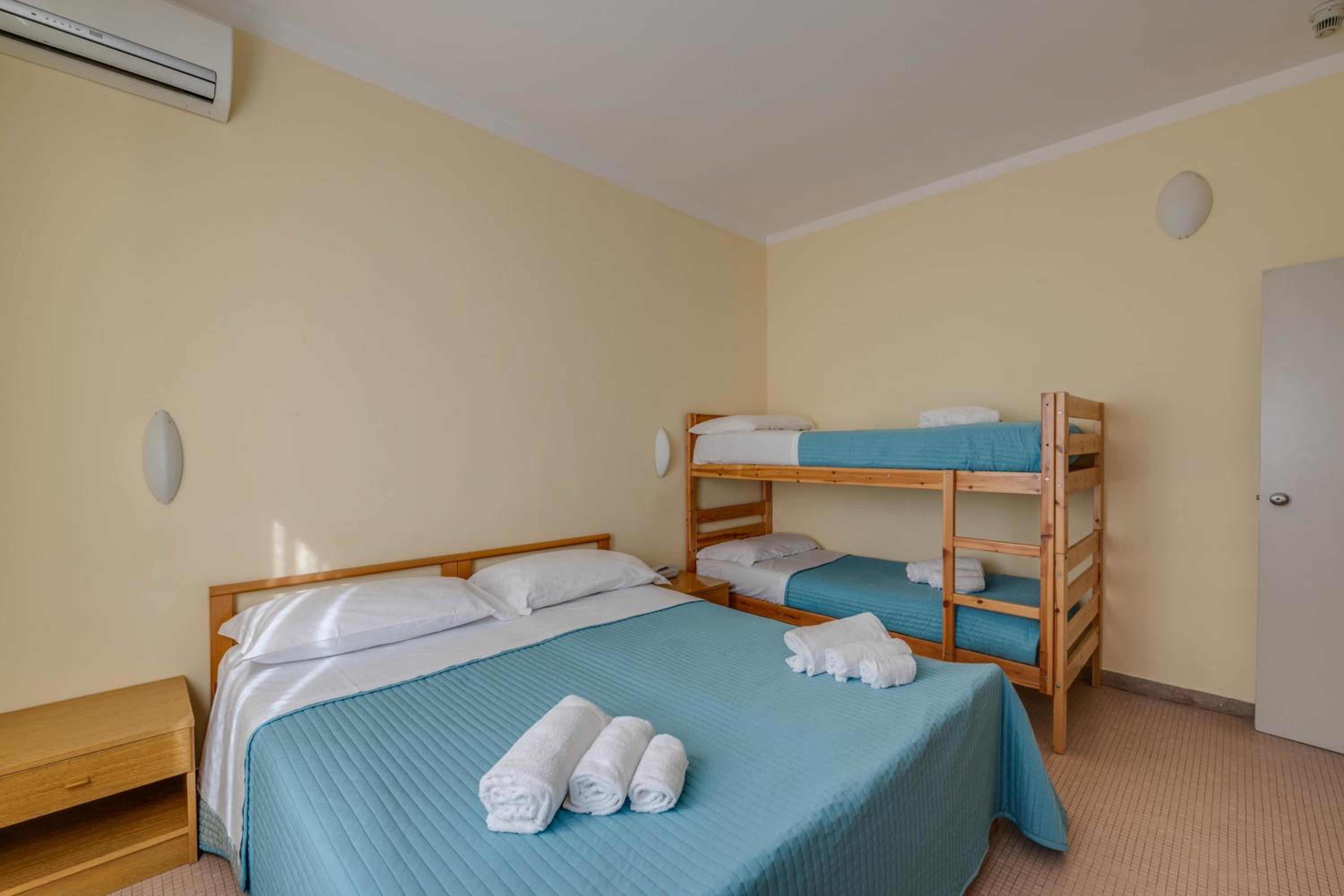Standard Double or Twin Room photo 2