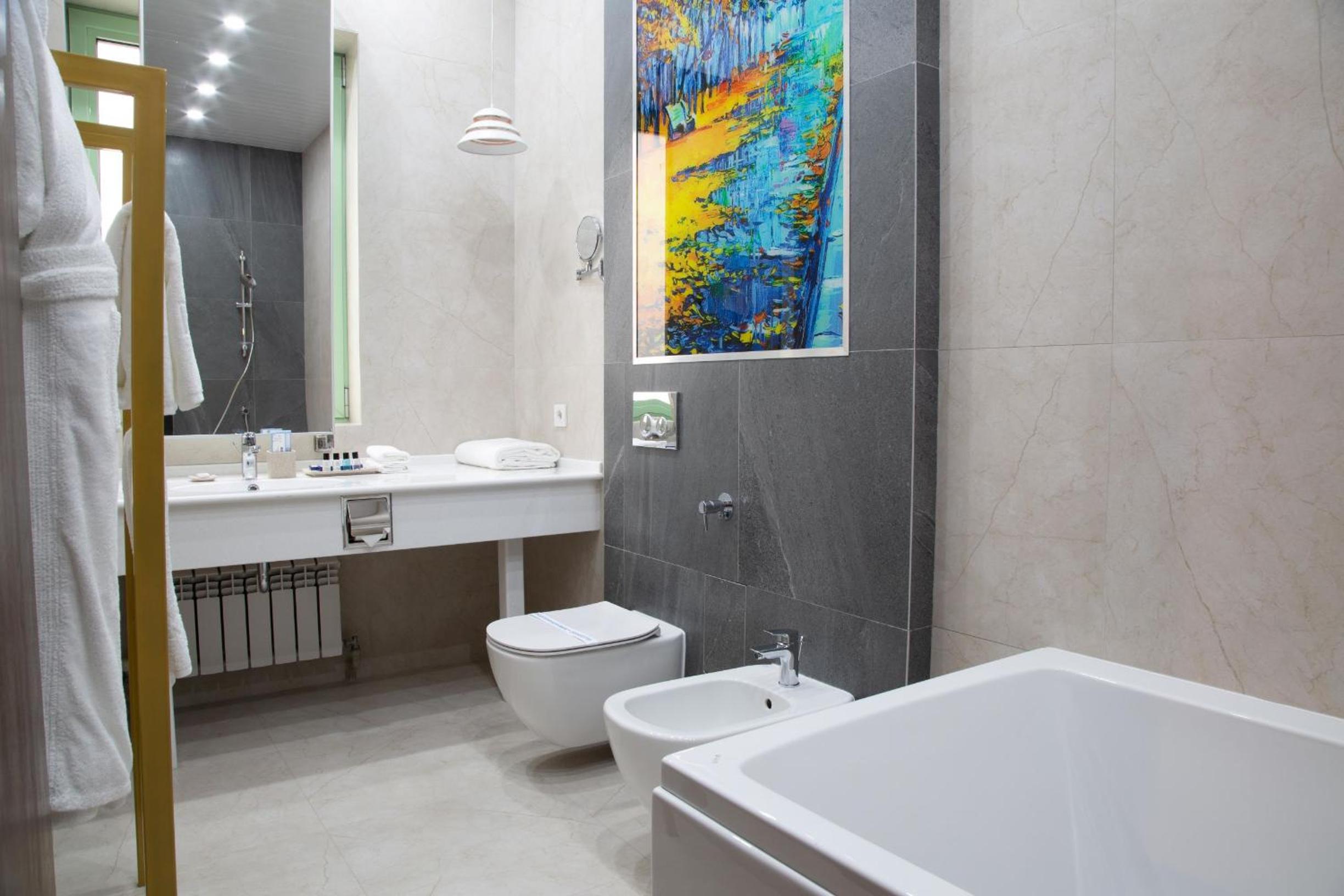 Suite - Photo 5