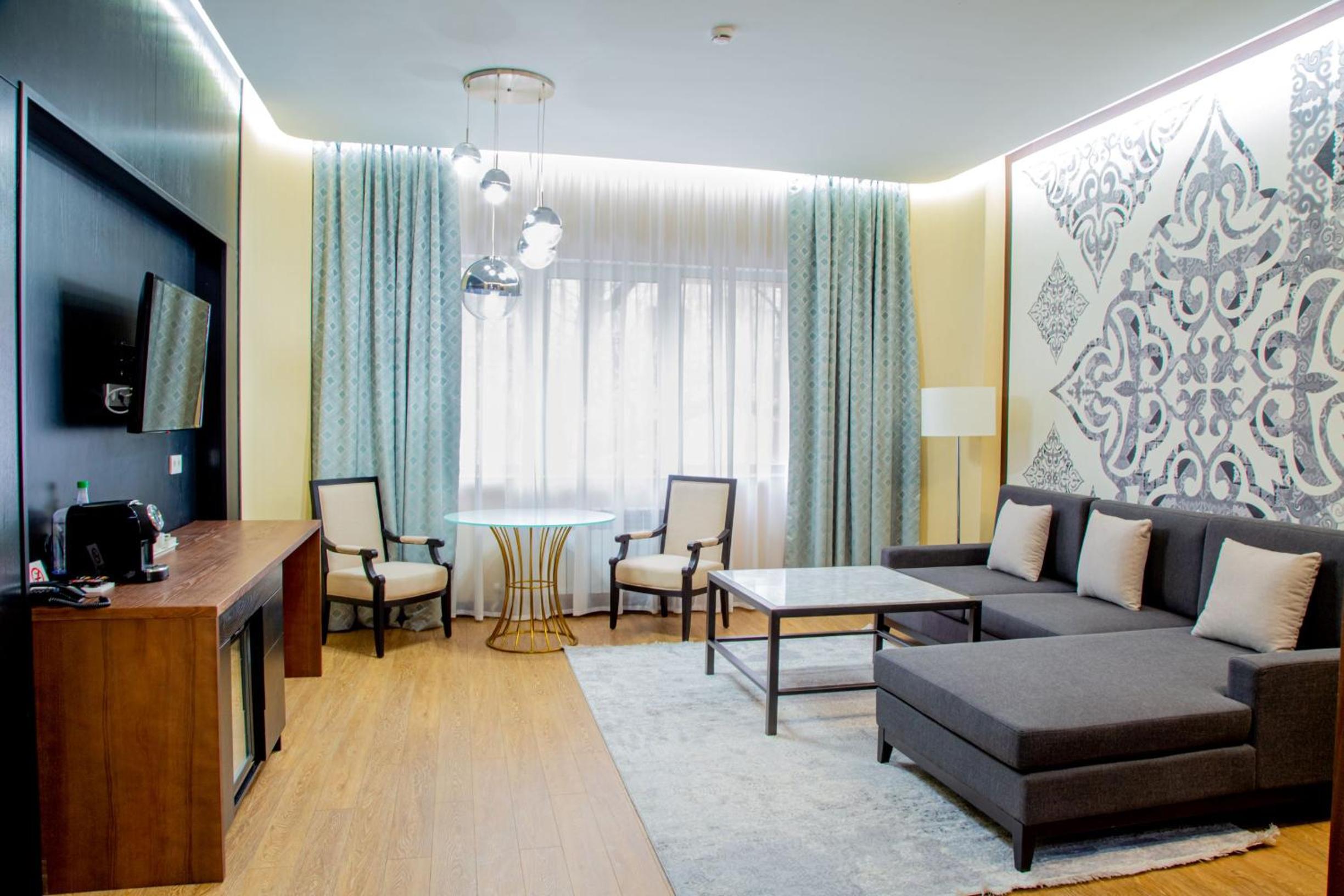 Suite - Photo 2