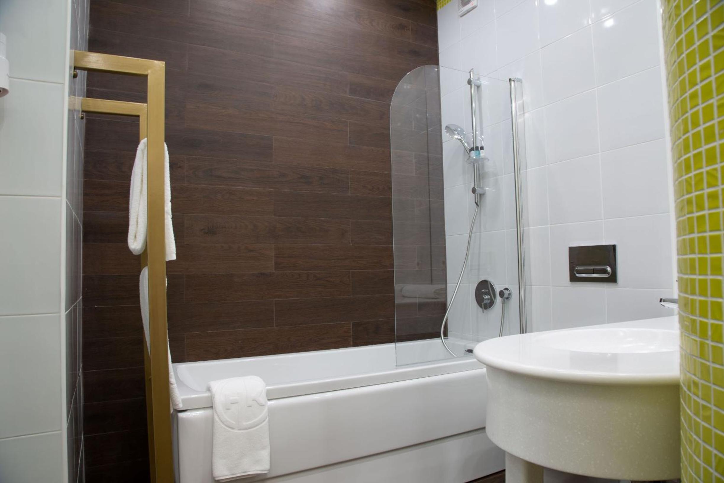Standard Double or Twin Room - Photo 2