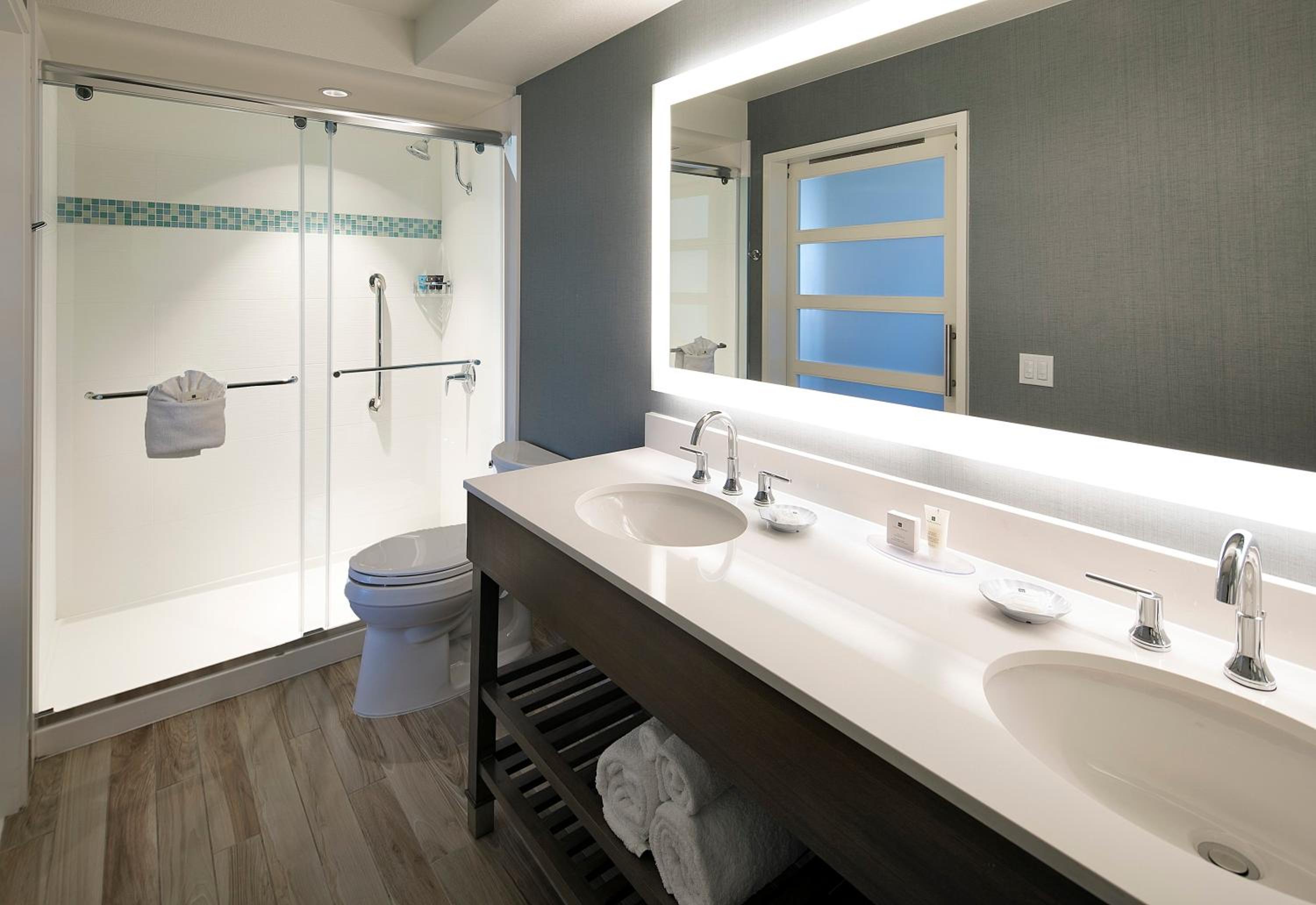 One-Bedroom King Suite - Photo 4