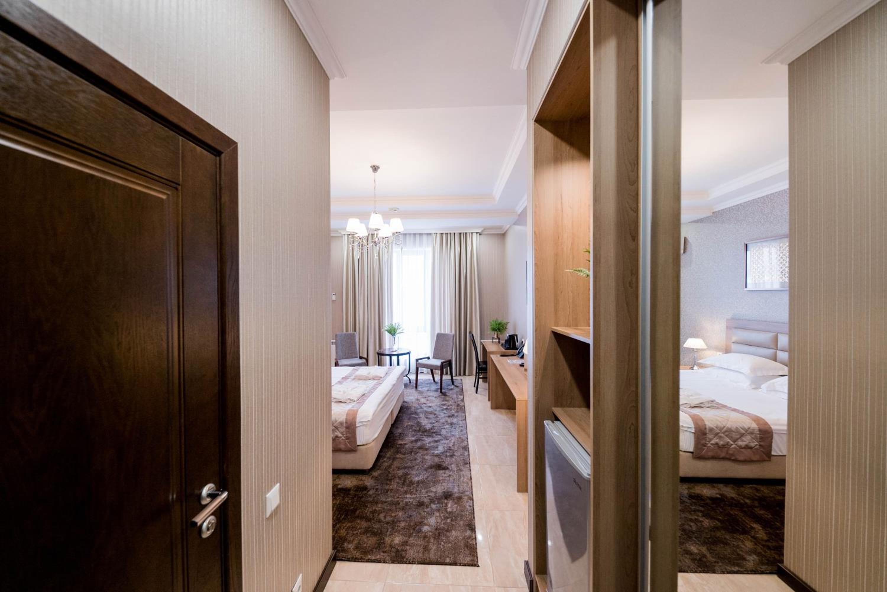 Large Double Room photo 3