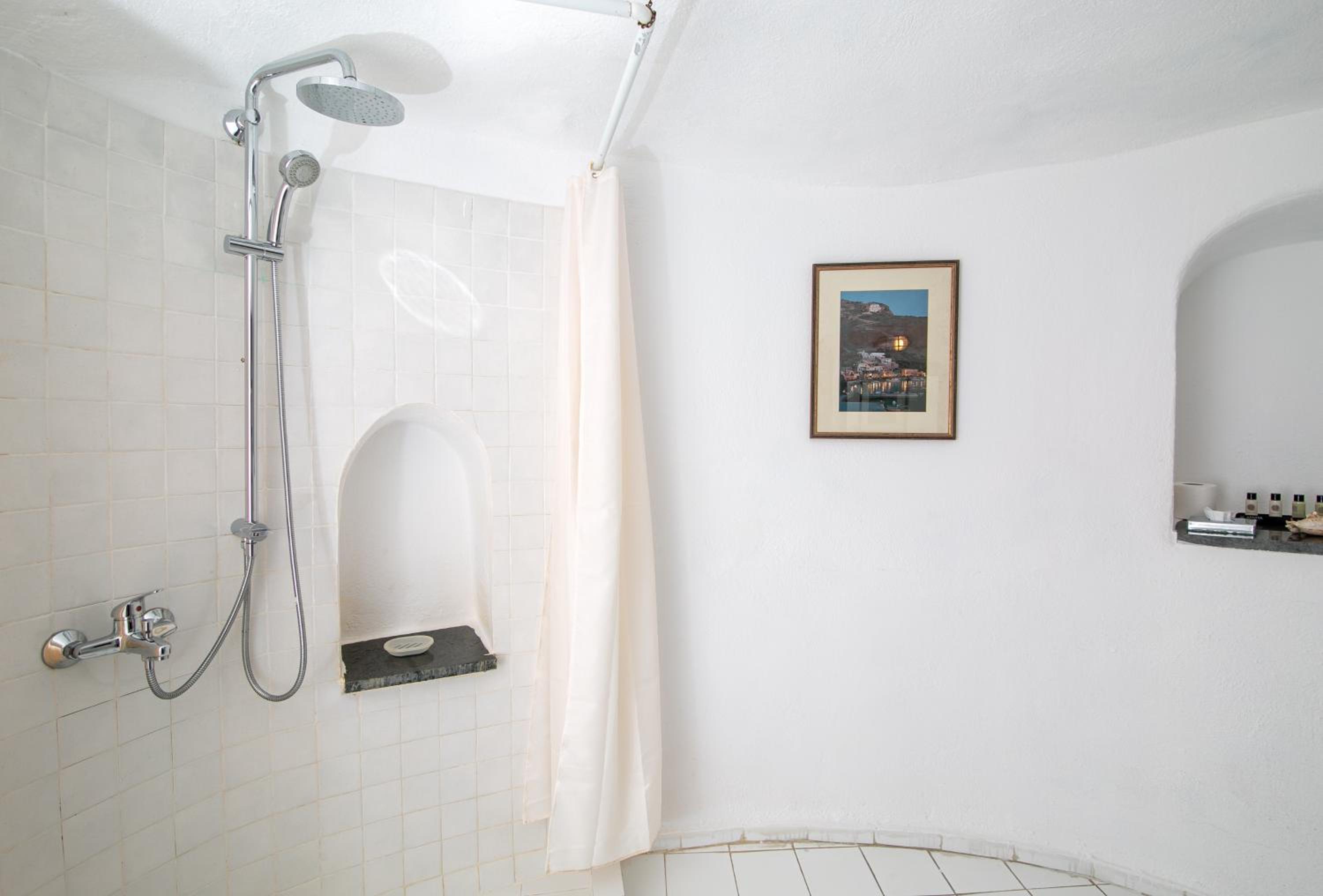 Cave Suite with Caldera View - Photo 6