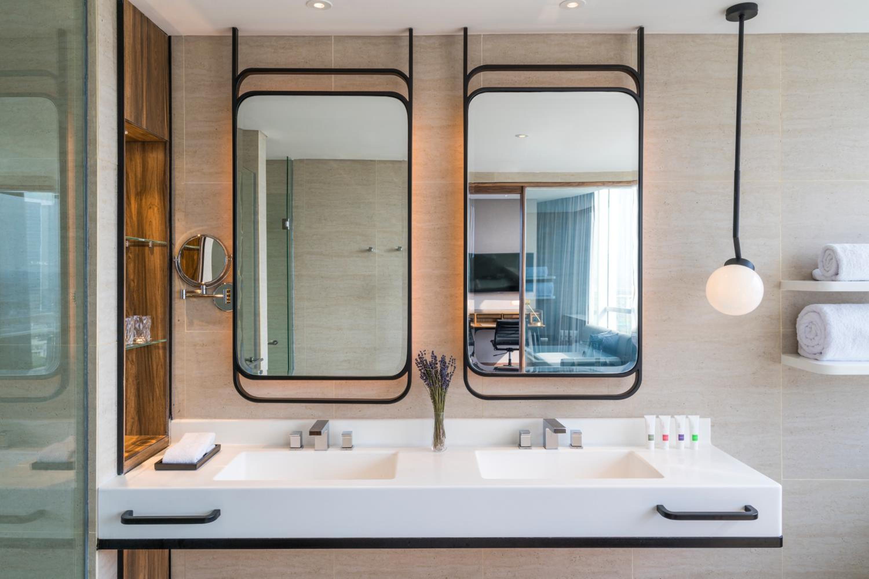 Swiss Prestige King Suite - Photo 4