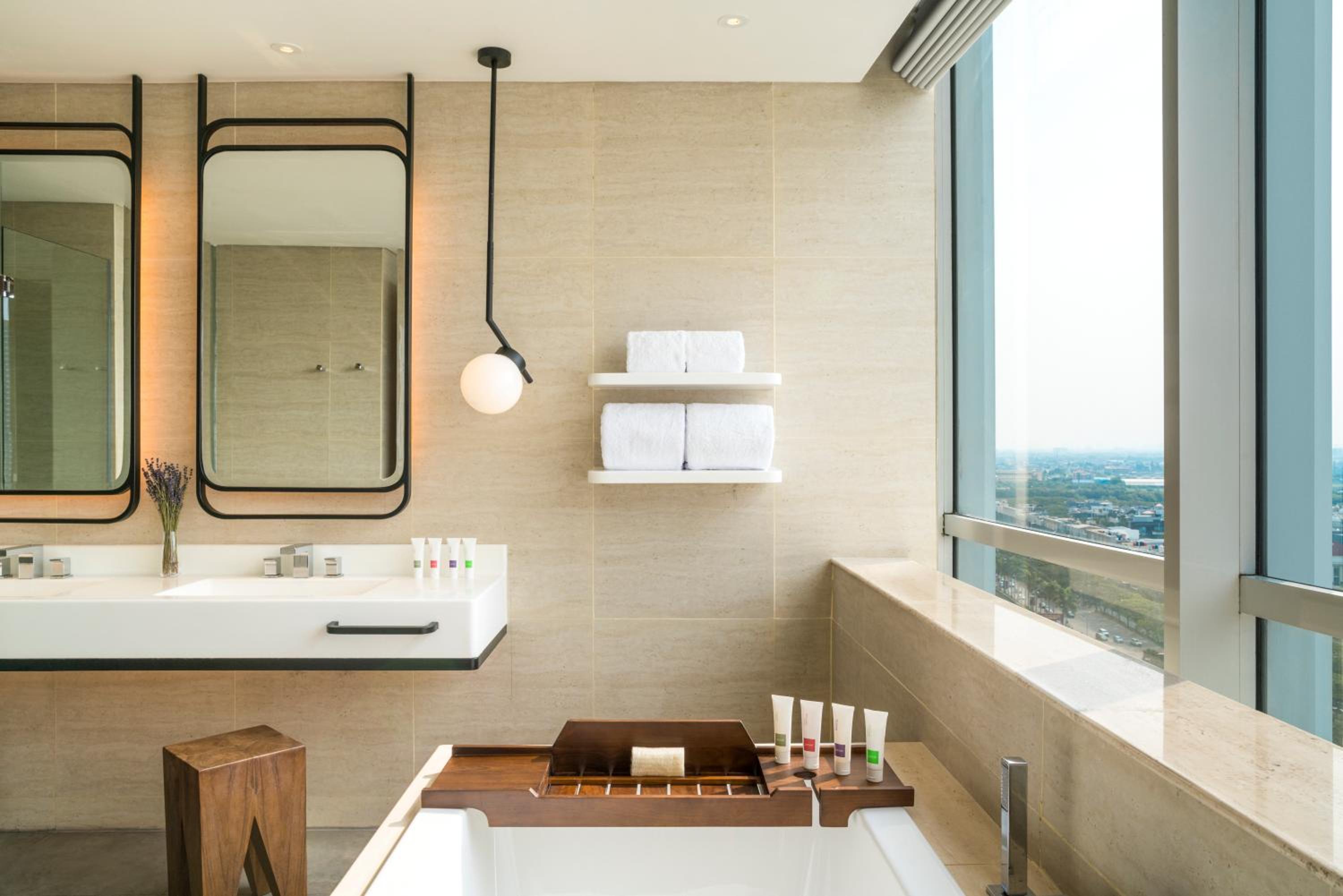 Swiss Prestige King Suite - Photo 3
