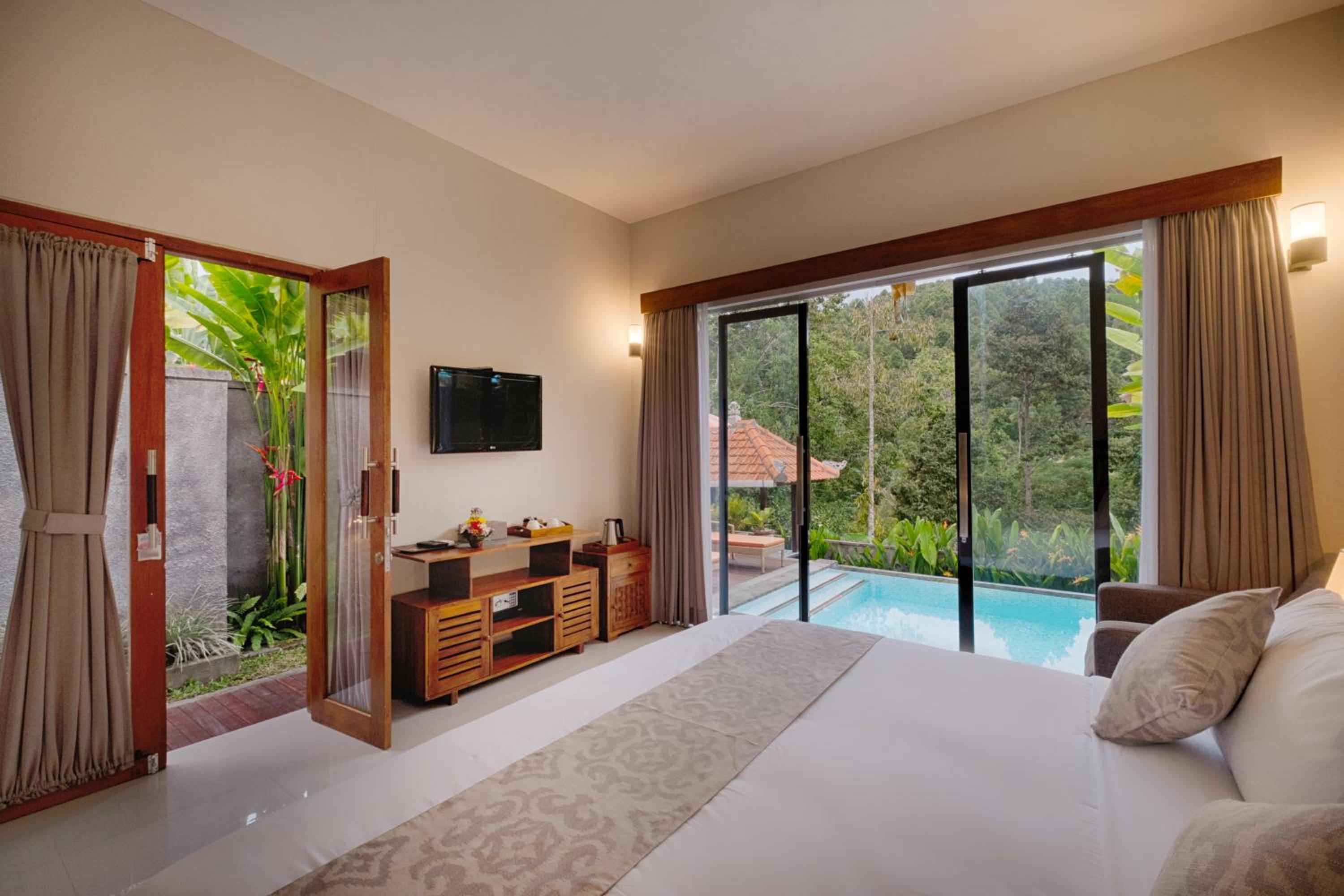 Suite with Private Pool