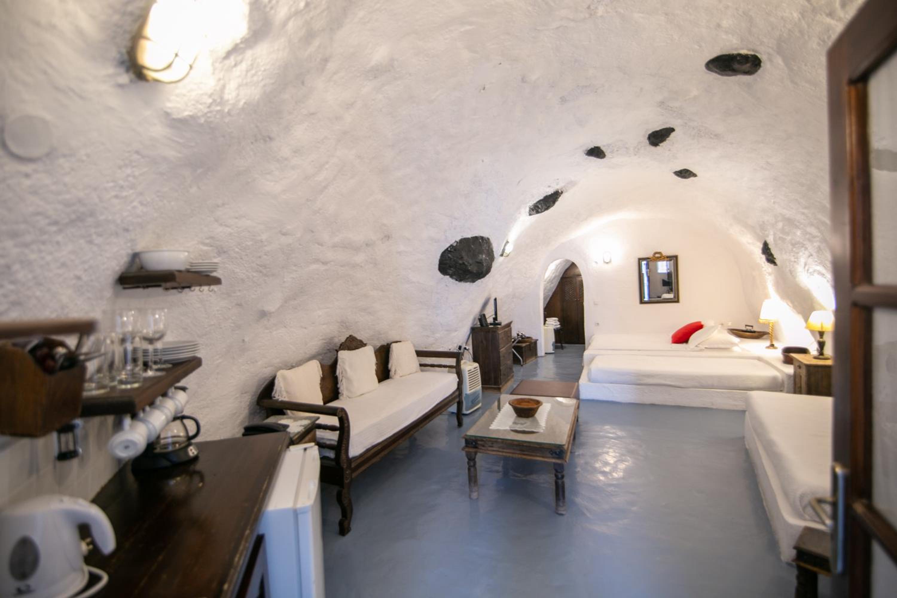 Family Cave Suite with Caldera View