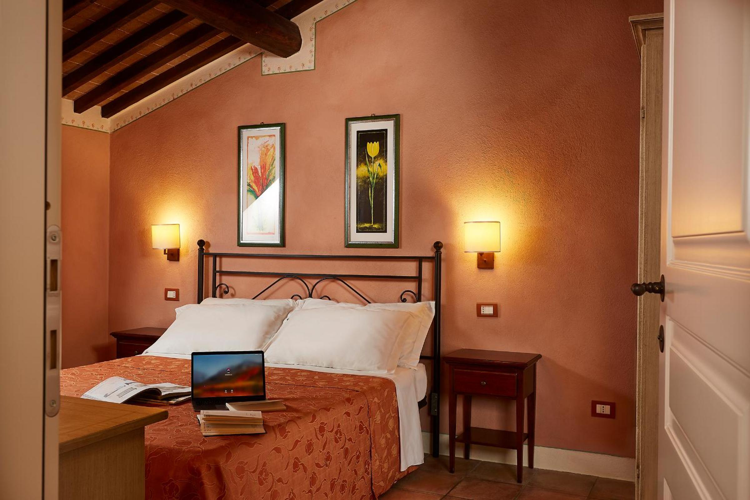 Double or Twin Room - Photo 5