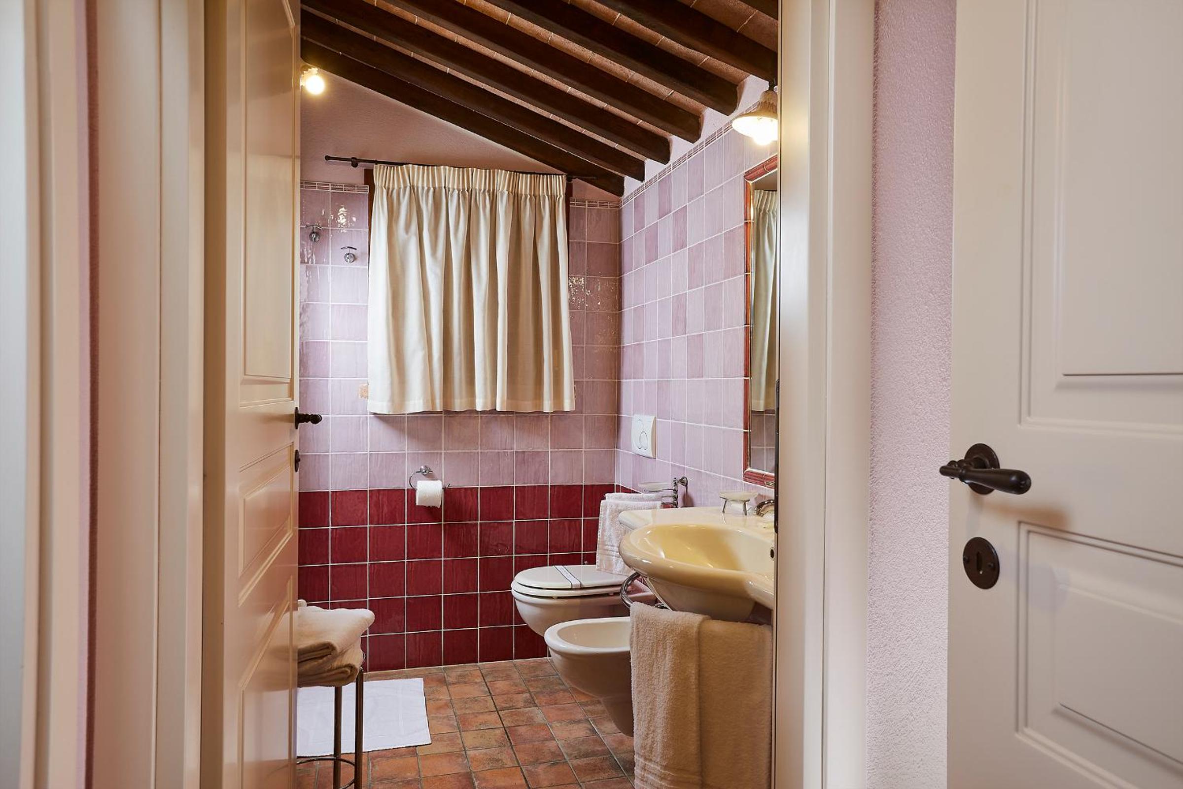Suite - Photo 3