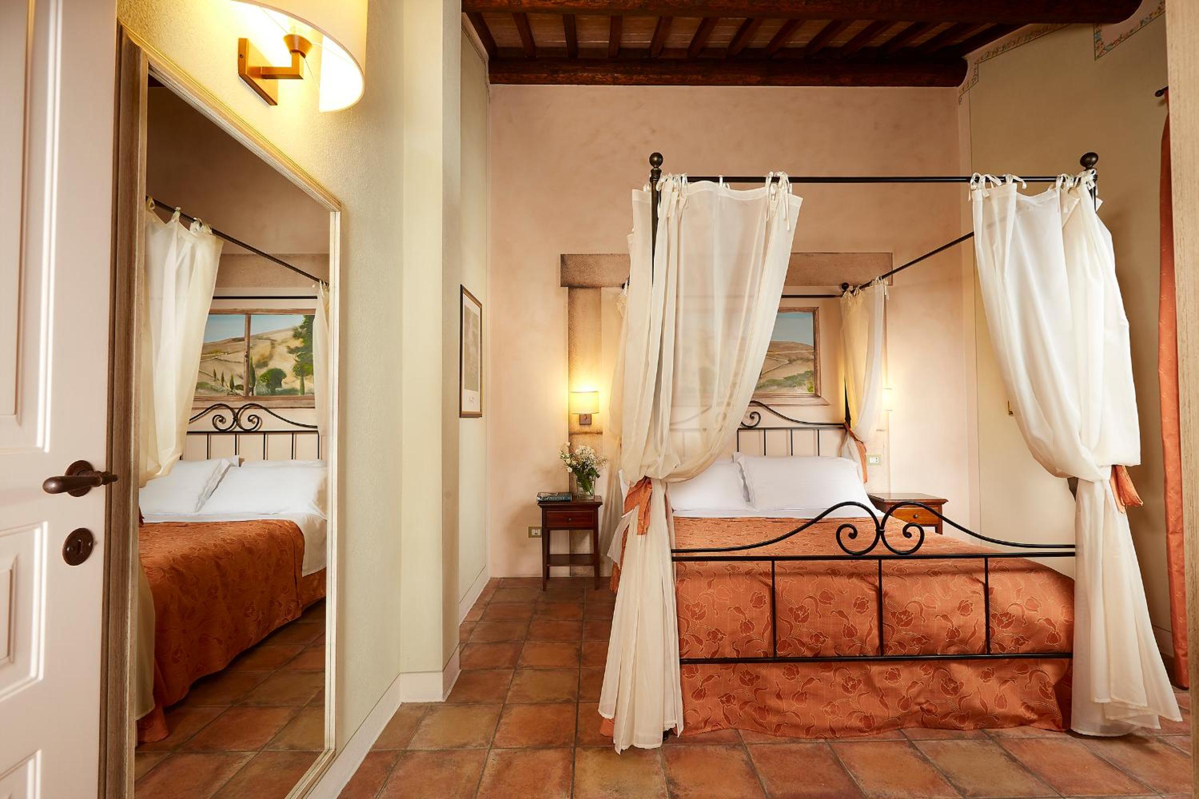 Suite - Photo 1