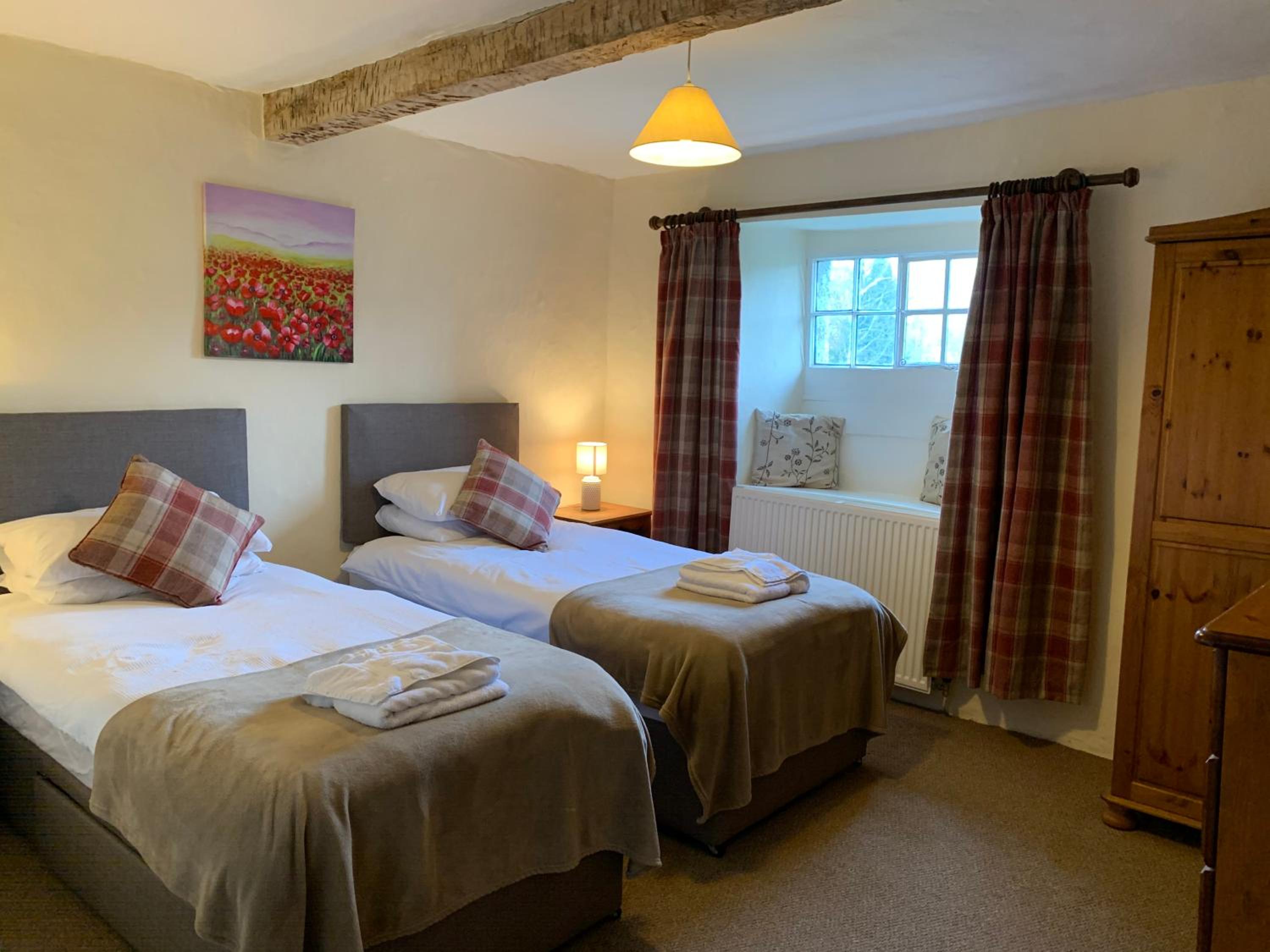 Double or Twin Room with Shared Bathroom and Mountain View photo 1