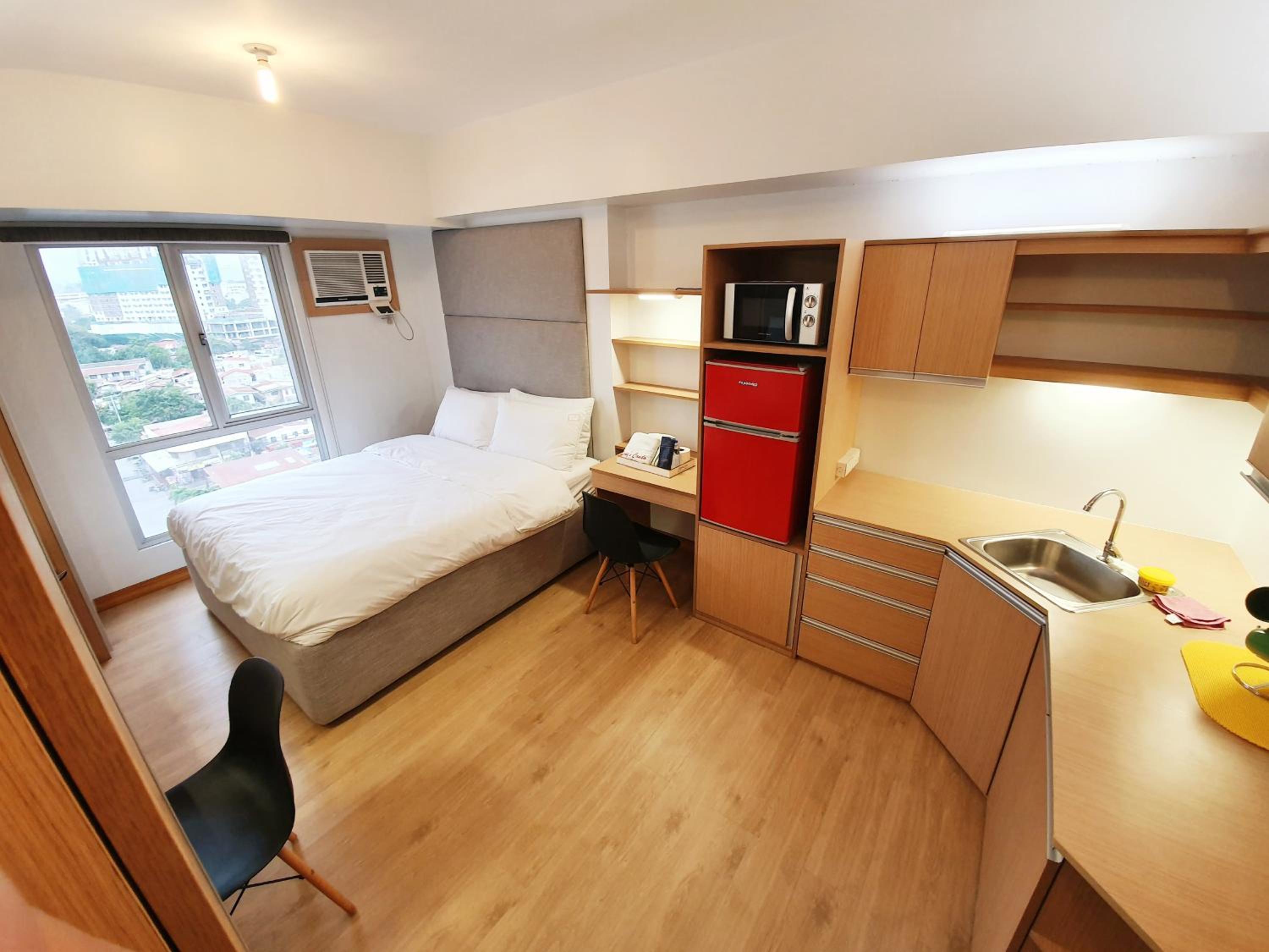 One-Bedroom Apartment - Photo 1