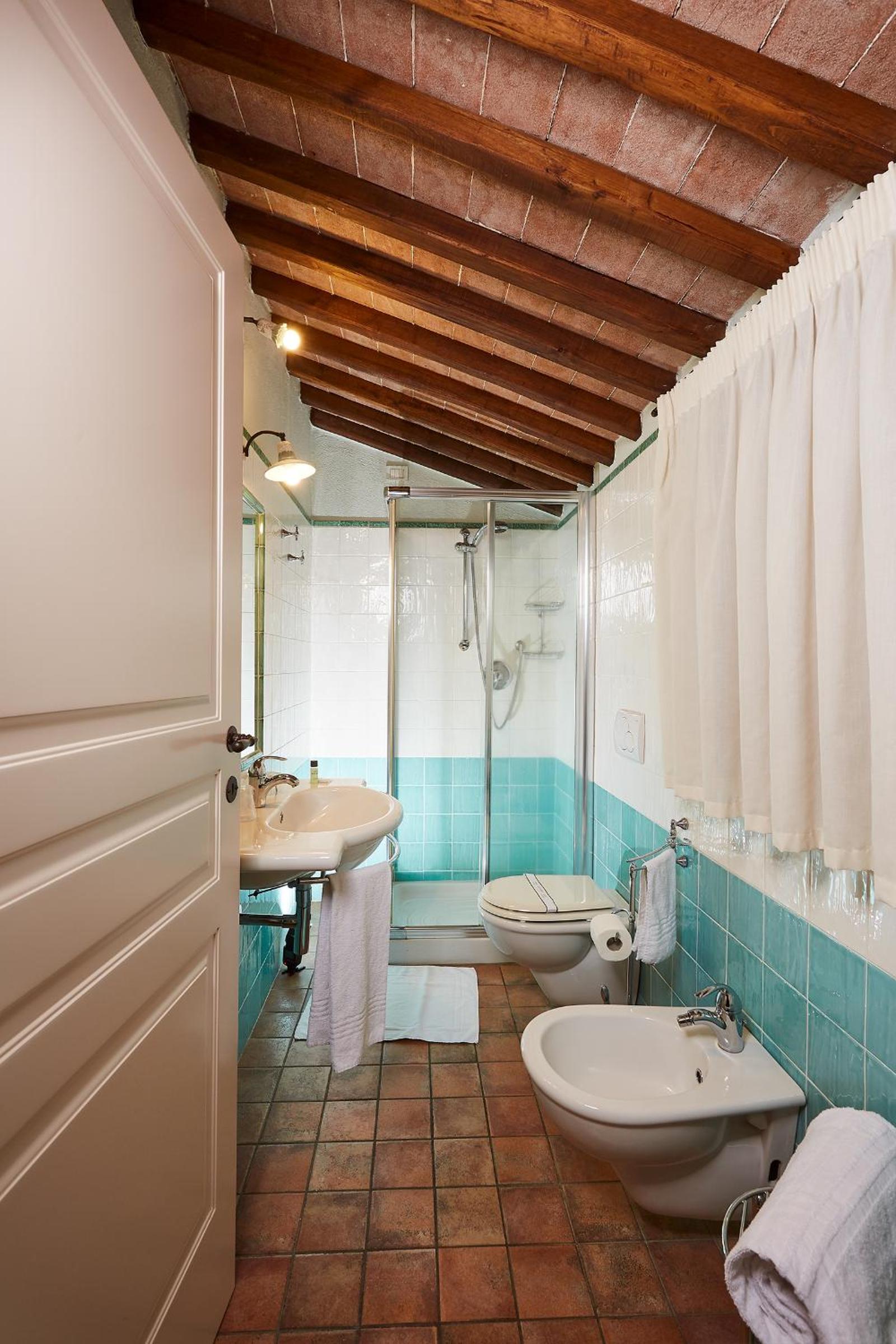 Double or Twin Room - Photo 4