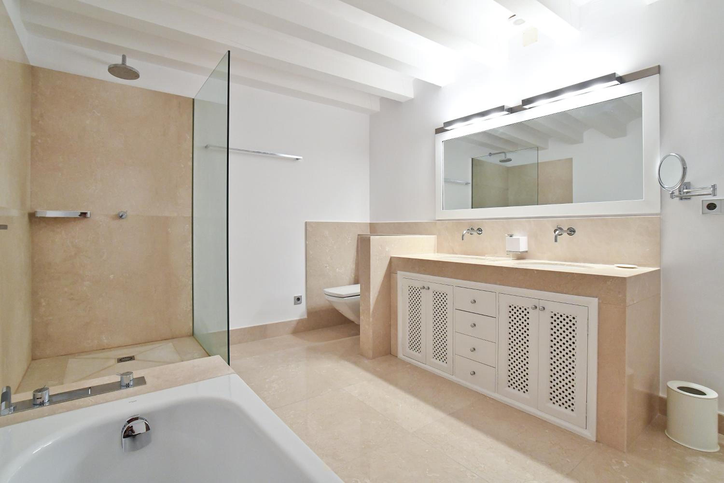 Executive Suite - Photo 7