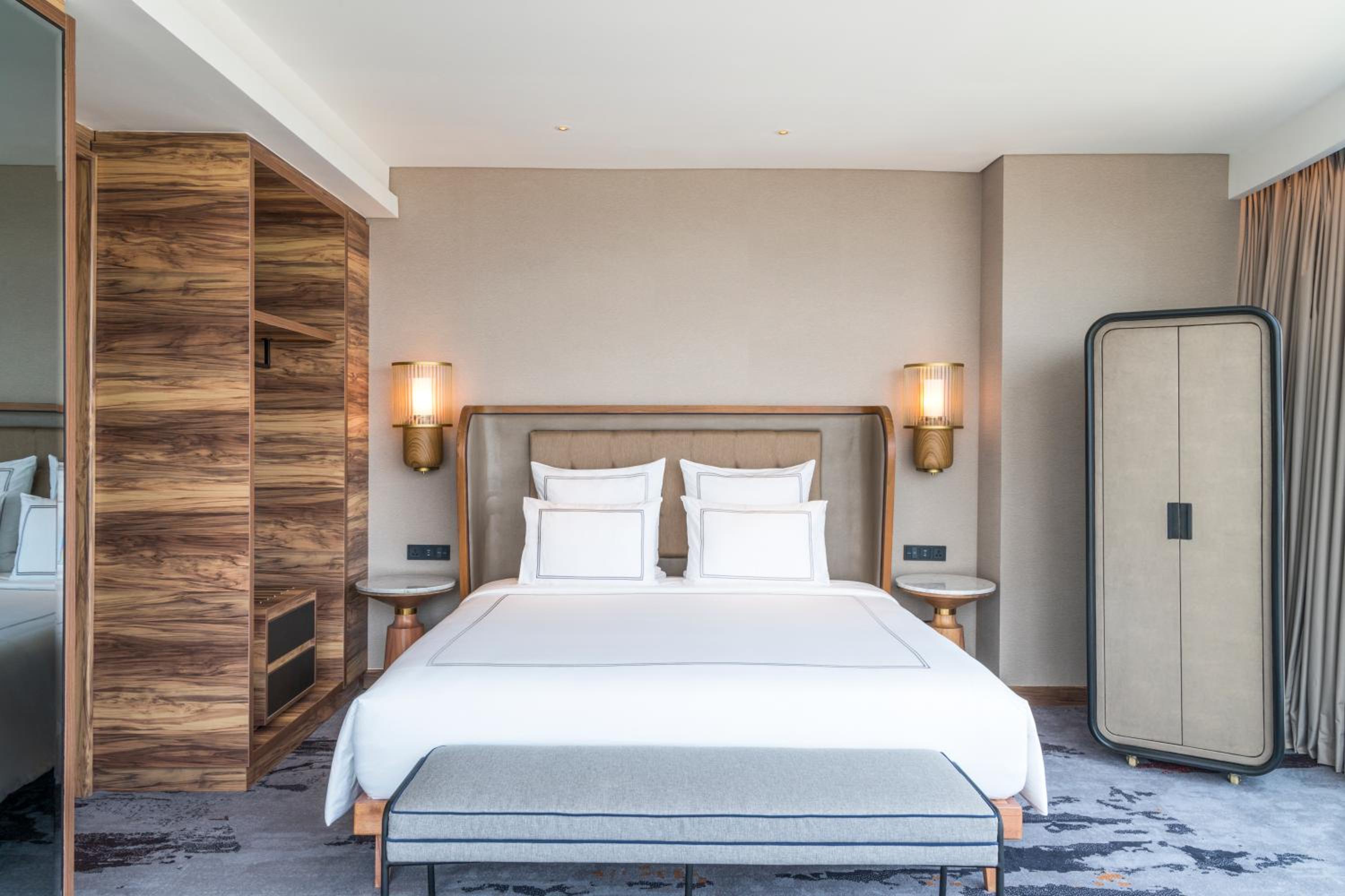 Swiss Signature King Room with Bay View