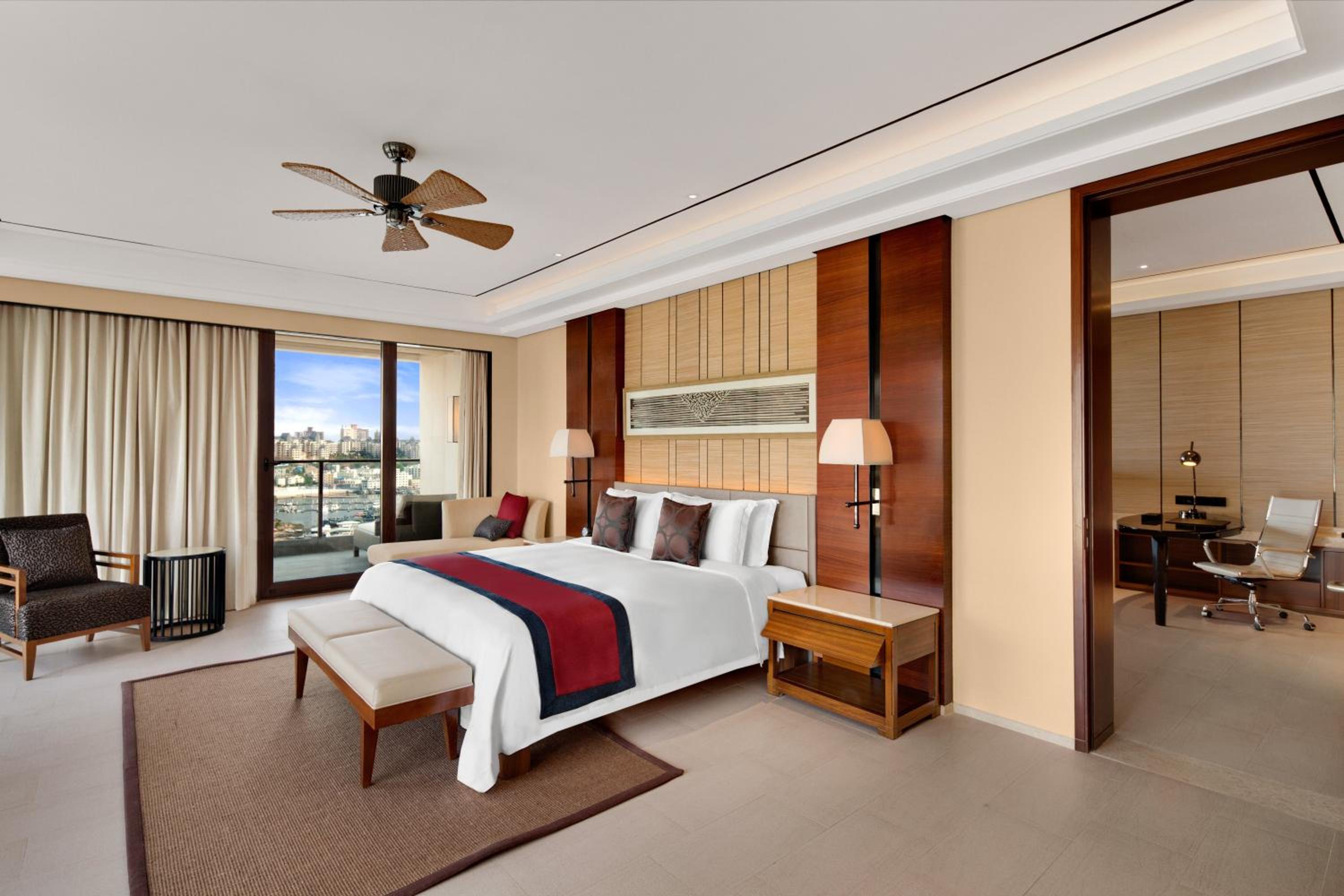 Two-Bedroom Suite with Bay View and Lounge Access - Smoking