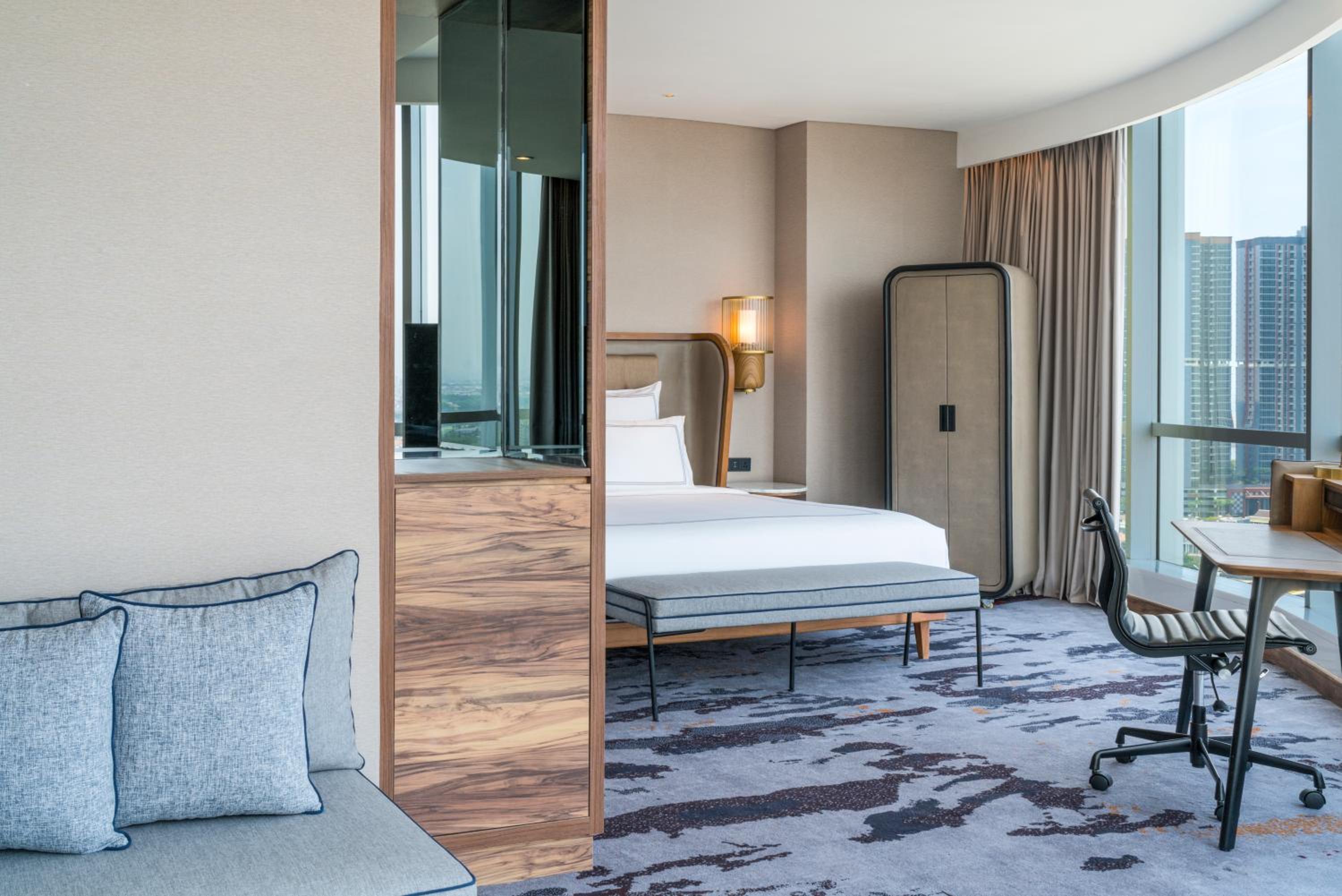 Swiss Signature King Room with Bay View