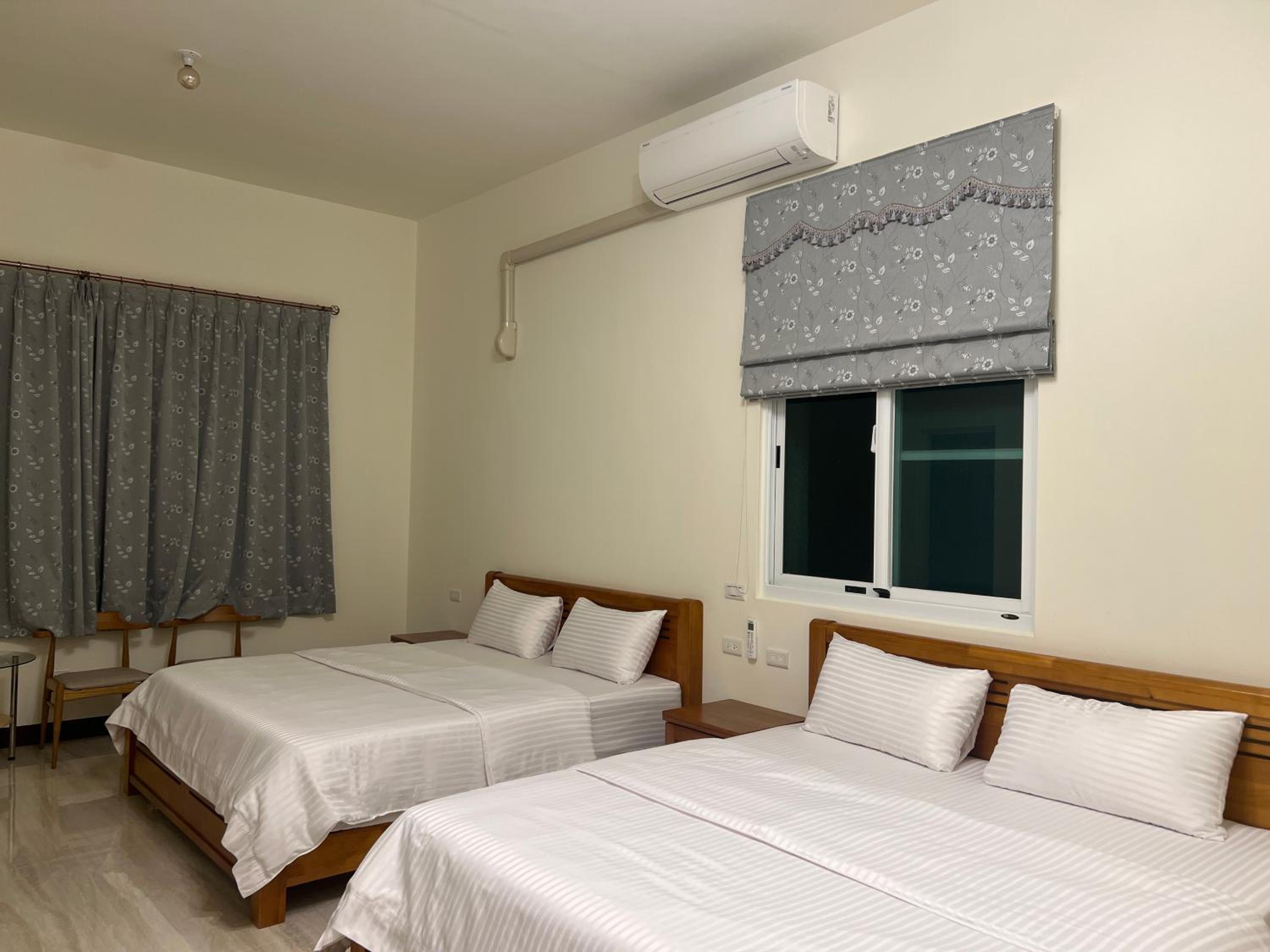 Quadruple Room with Mountain View photo 3