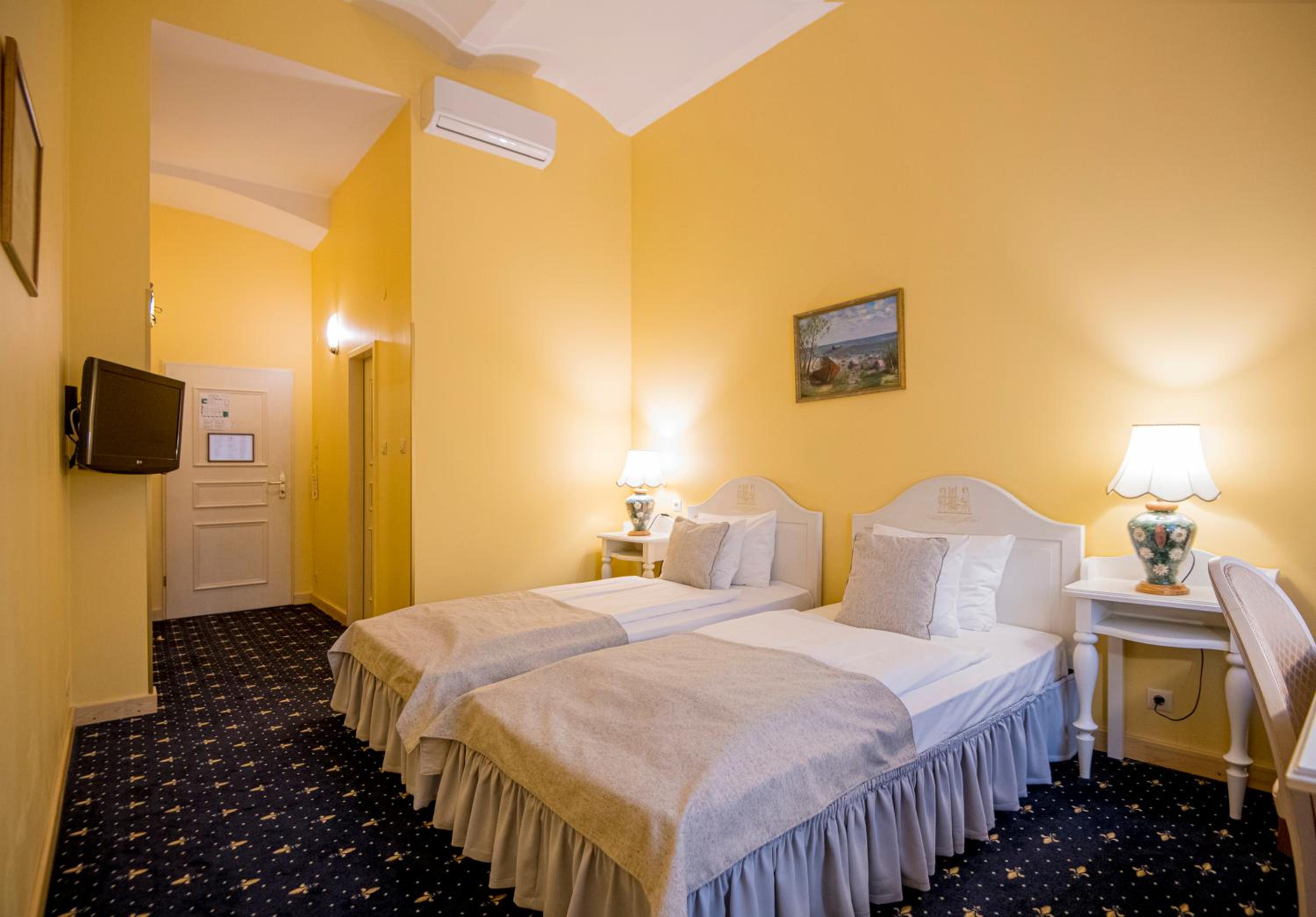 Standard Twin Room photo 2