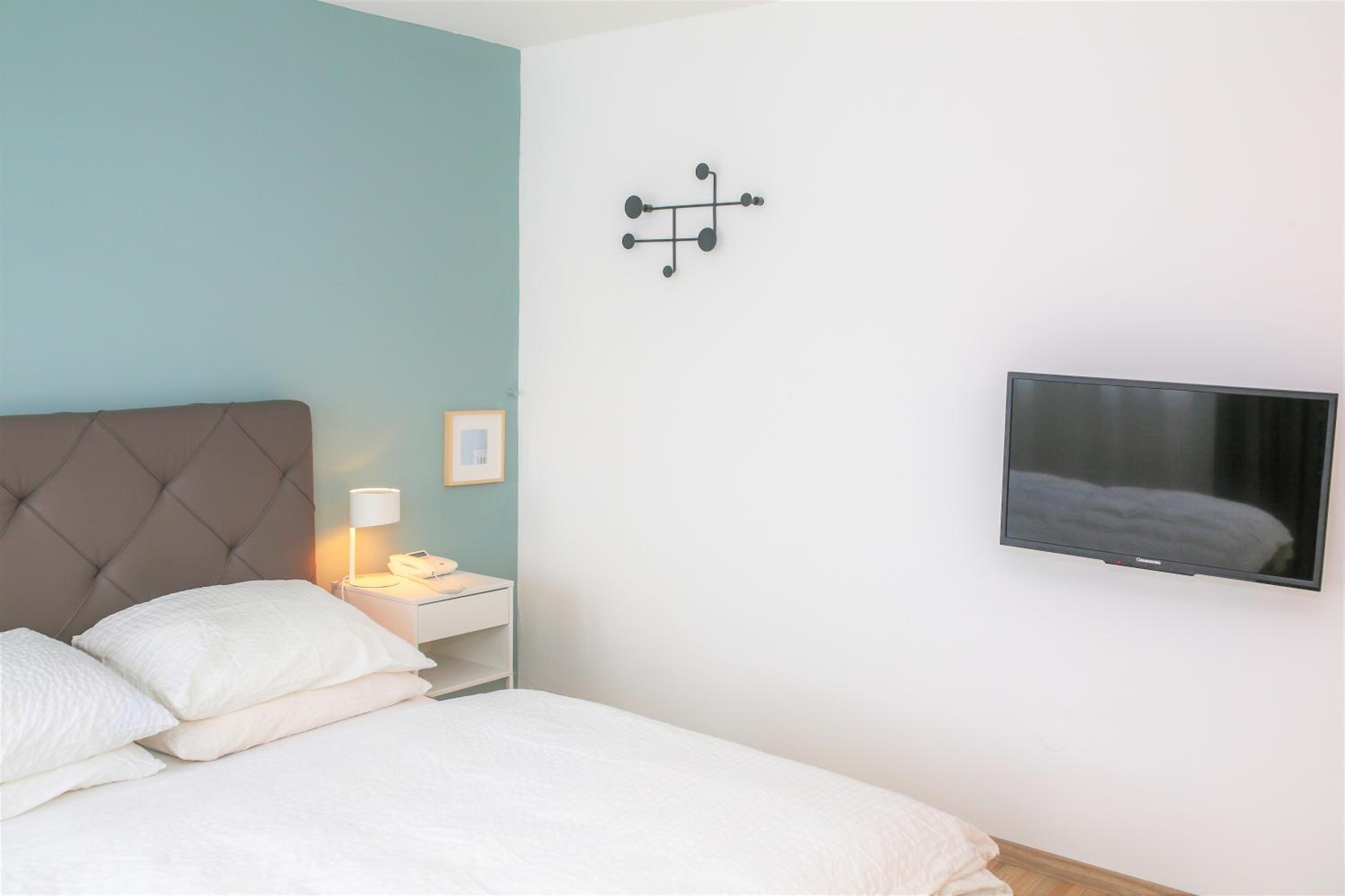 Standard Double Room with Balcony - Photo 6
